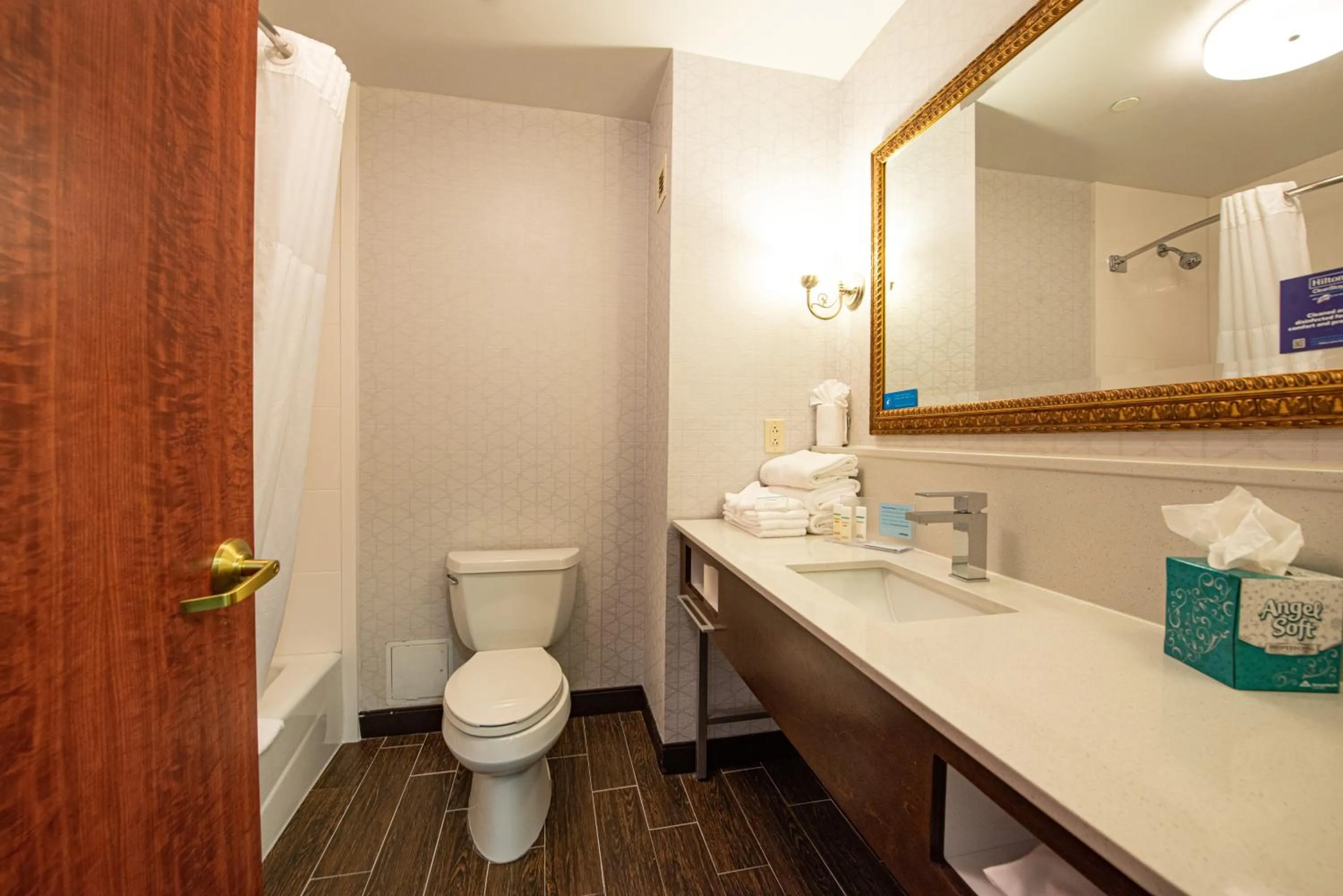 Bathroom in Hampton Inn & Suites By Hilton - Rockville Centre