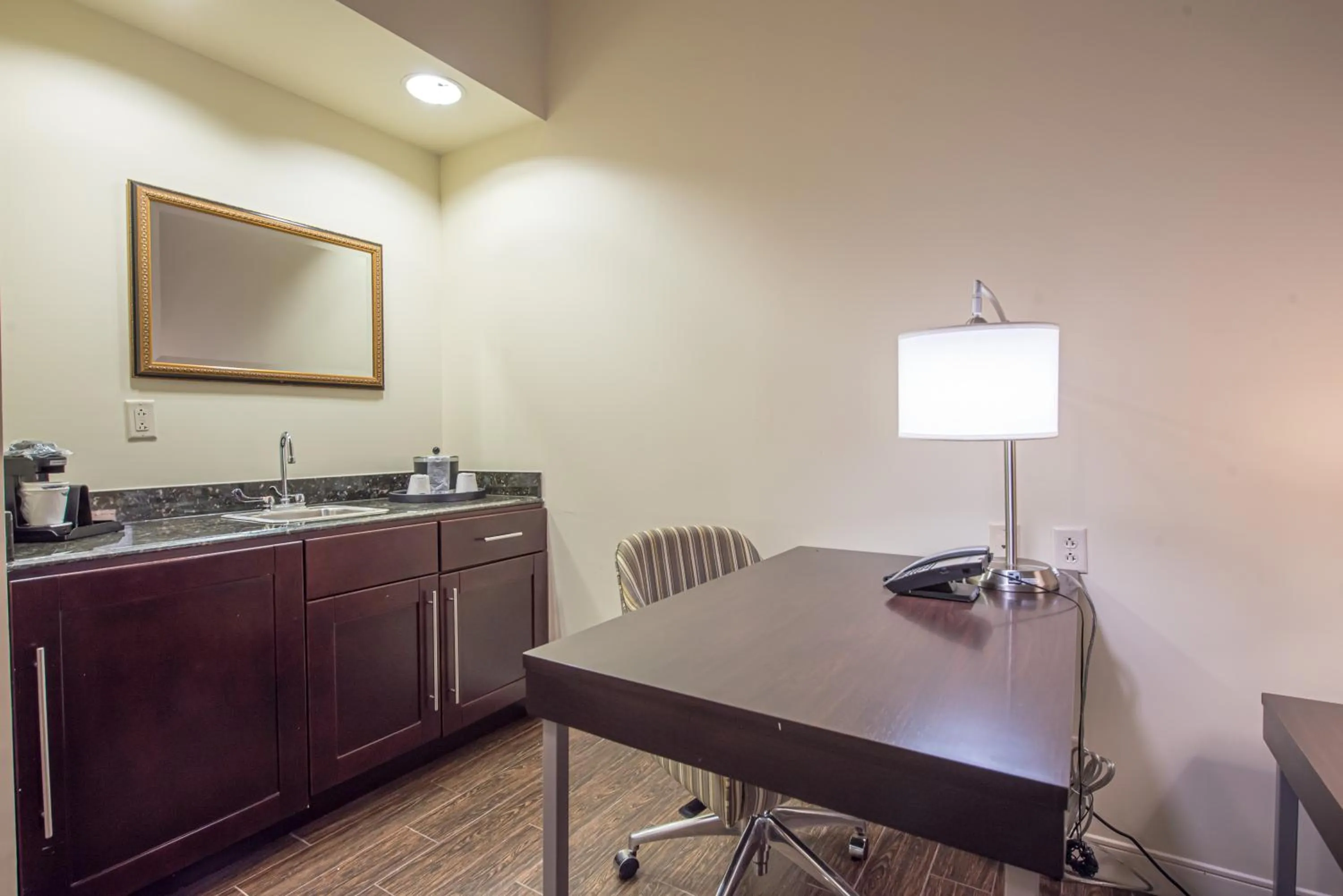 minibar in Hampton Inn & Suites By Hilton - Rockville Centre