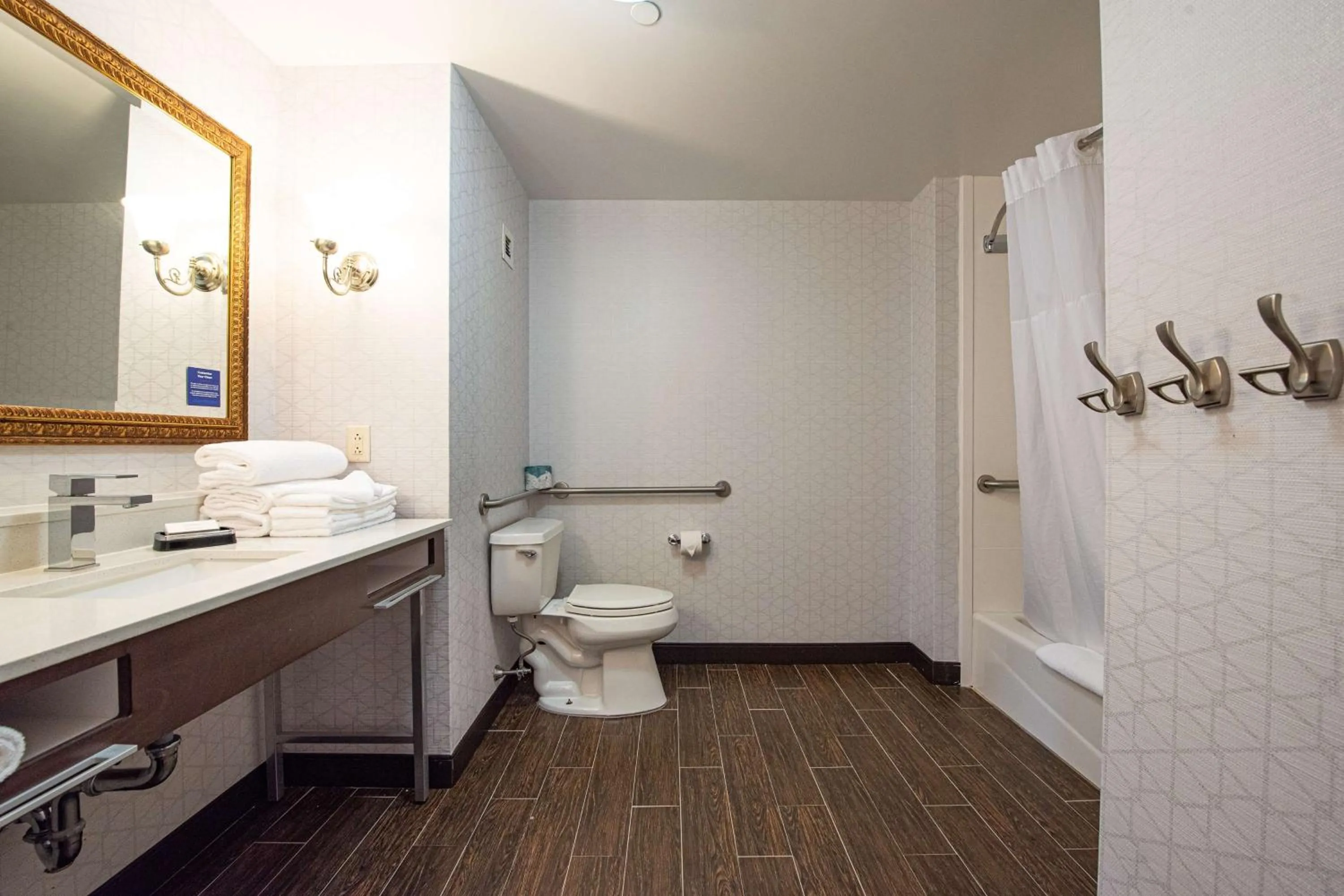 Bathroom in Hampton Inn & Suites By Hilton - Rockville Centre