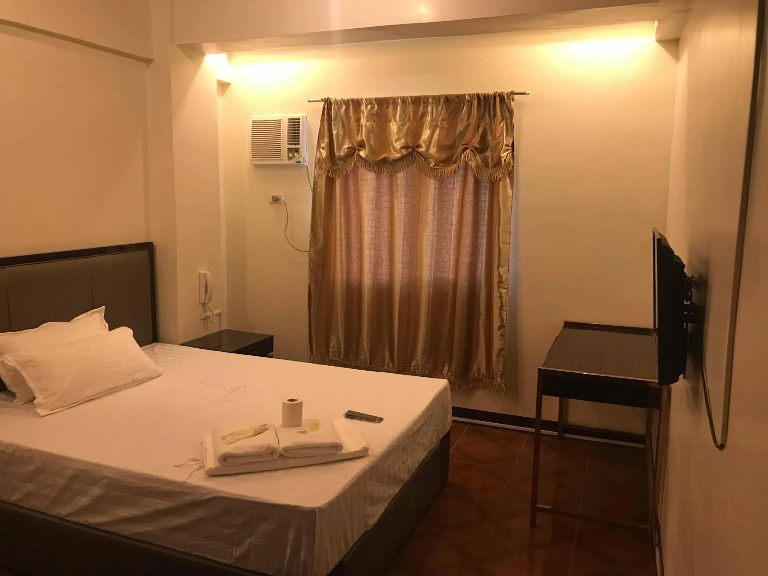 Bed in Meaco Royal Hotel - Malabon