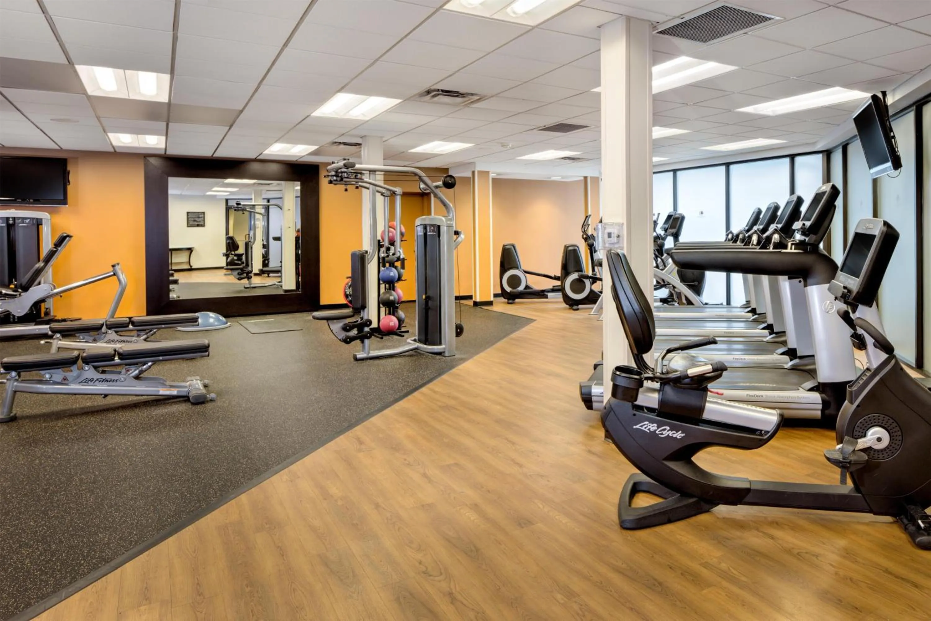 Fitness centre/facilities in DoubleTree by Hilton Hotel & Suites Pittsburgh Downtown