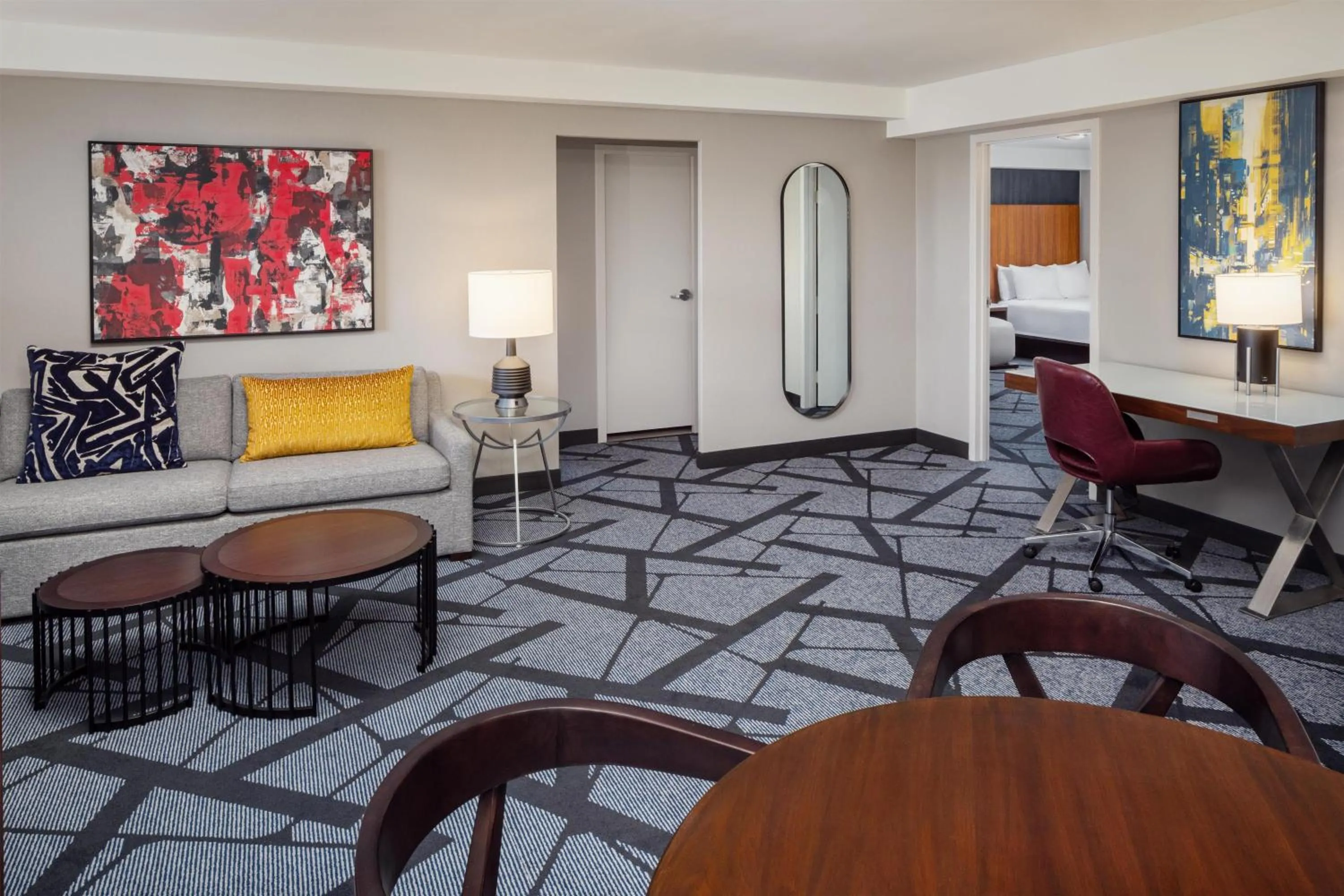 Living room in DoubleTree by Hilton Hotel & Suites Pittsburgh Downtown