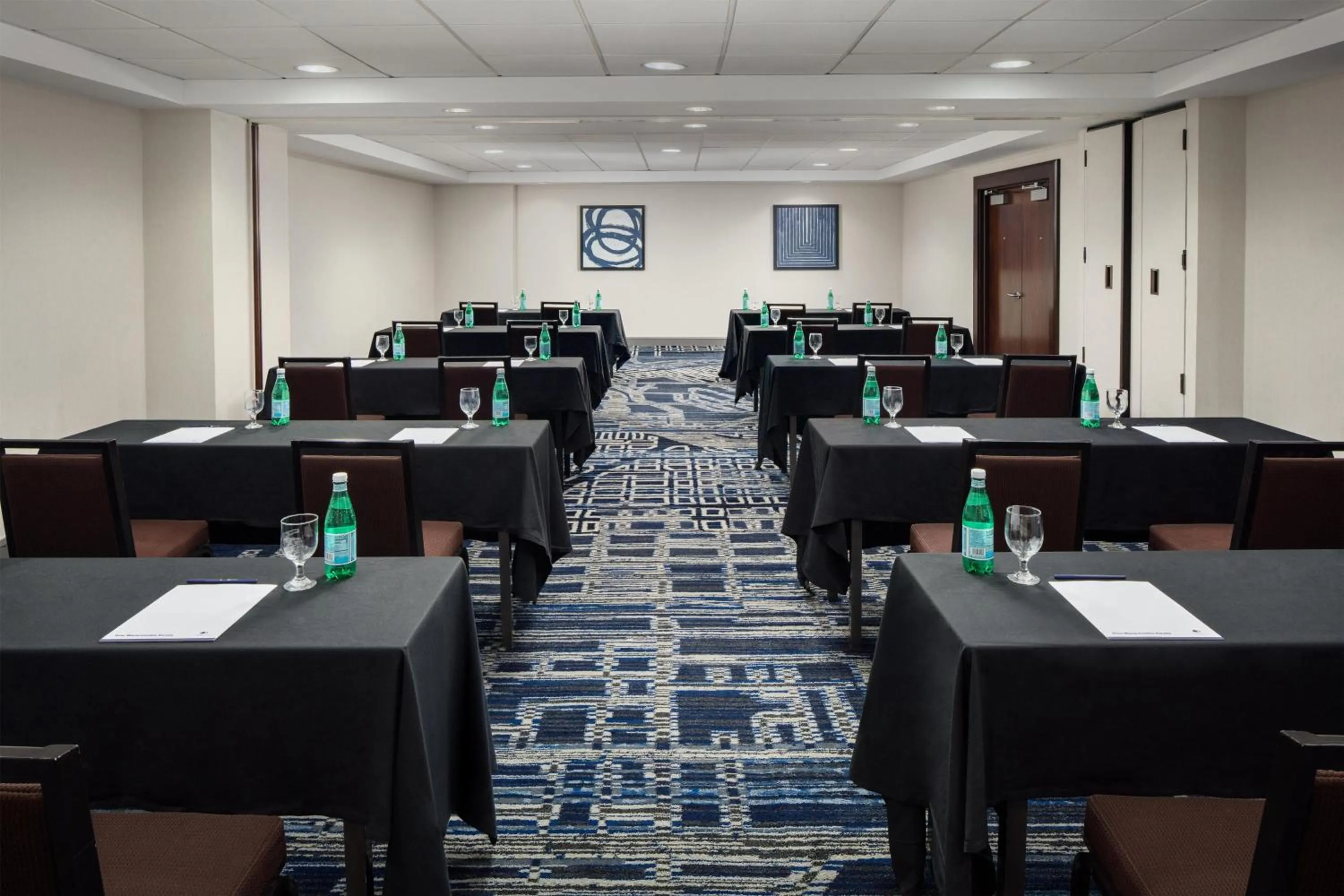 Meeting/conference room in DoubleTree by Hilton Hotel & Suites Pittsburgh Downtown
