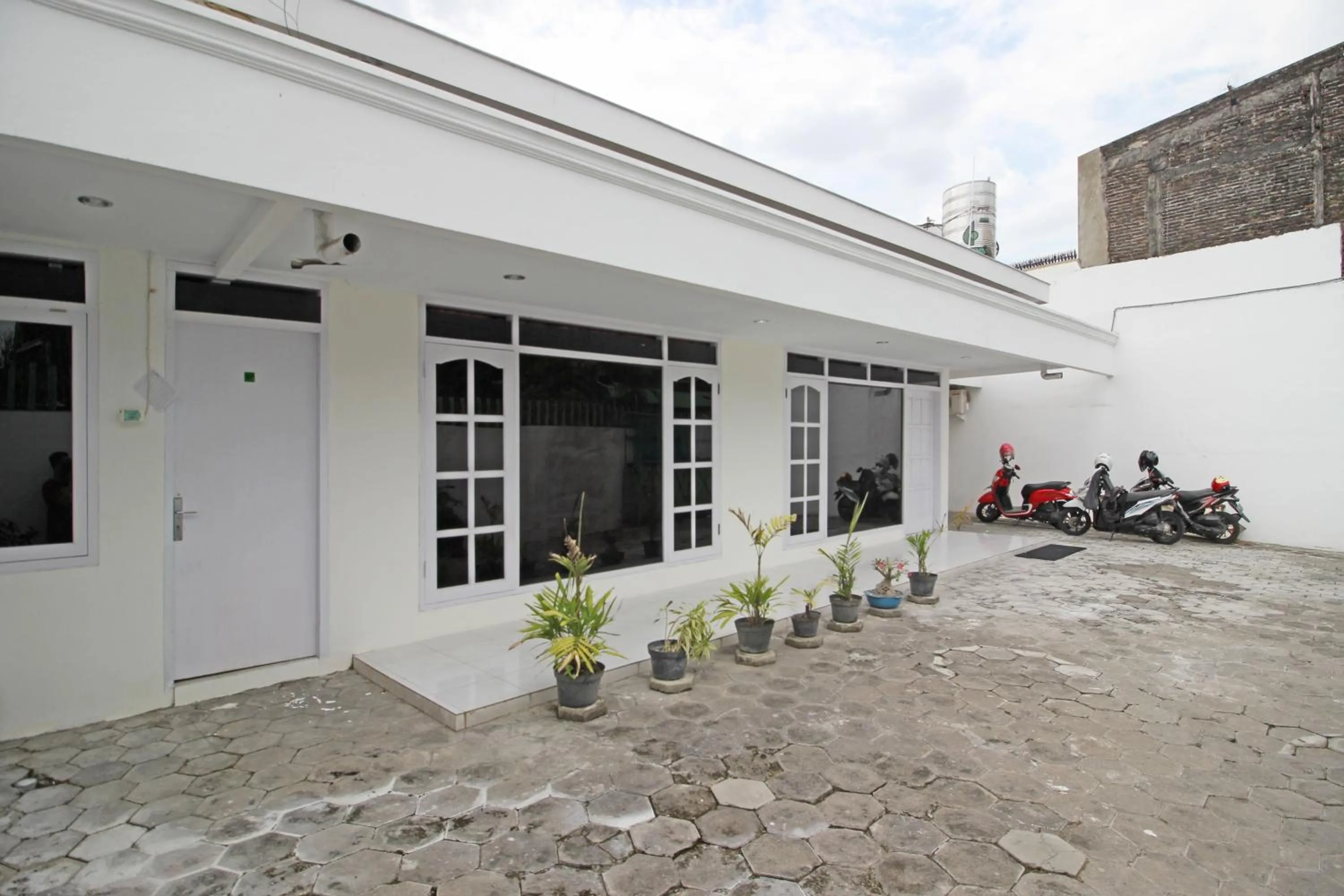 Property building in RedDoorz near Terminal Tirtonadi