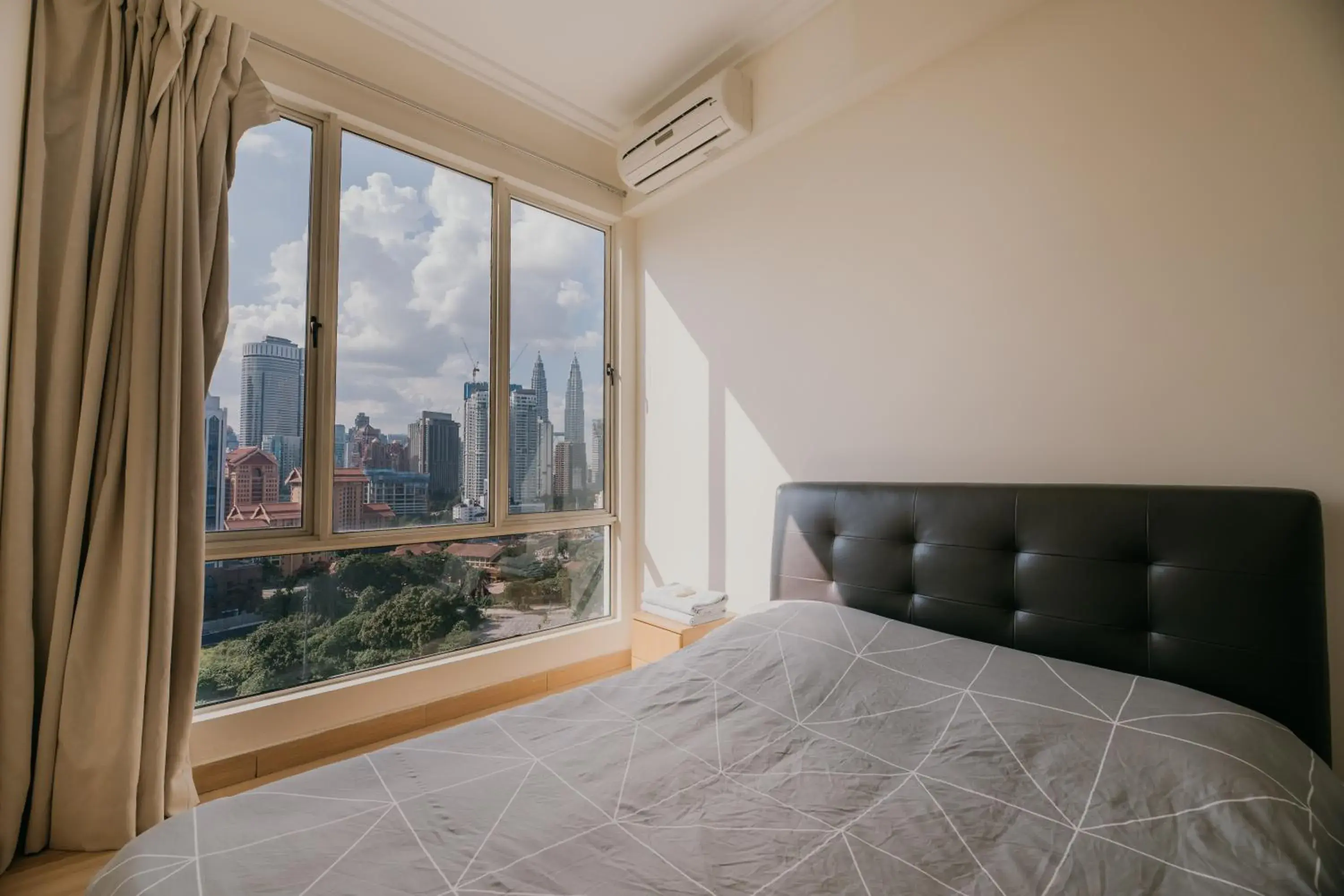 Standard Double Room with Shared Bathroom in Rex Ollie @ 231 TR Suite Standard Double Room with Shared Bathroom in Rex Ollie @ 231 TR Suite