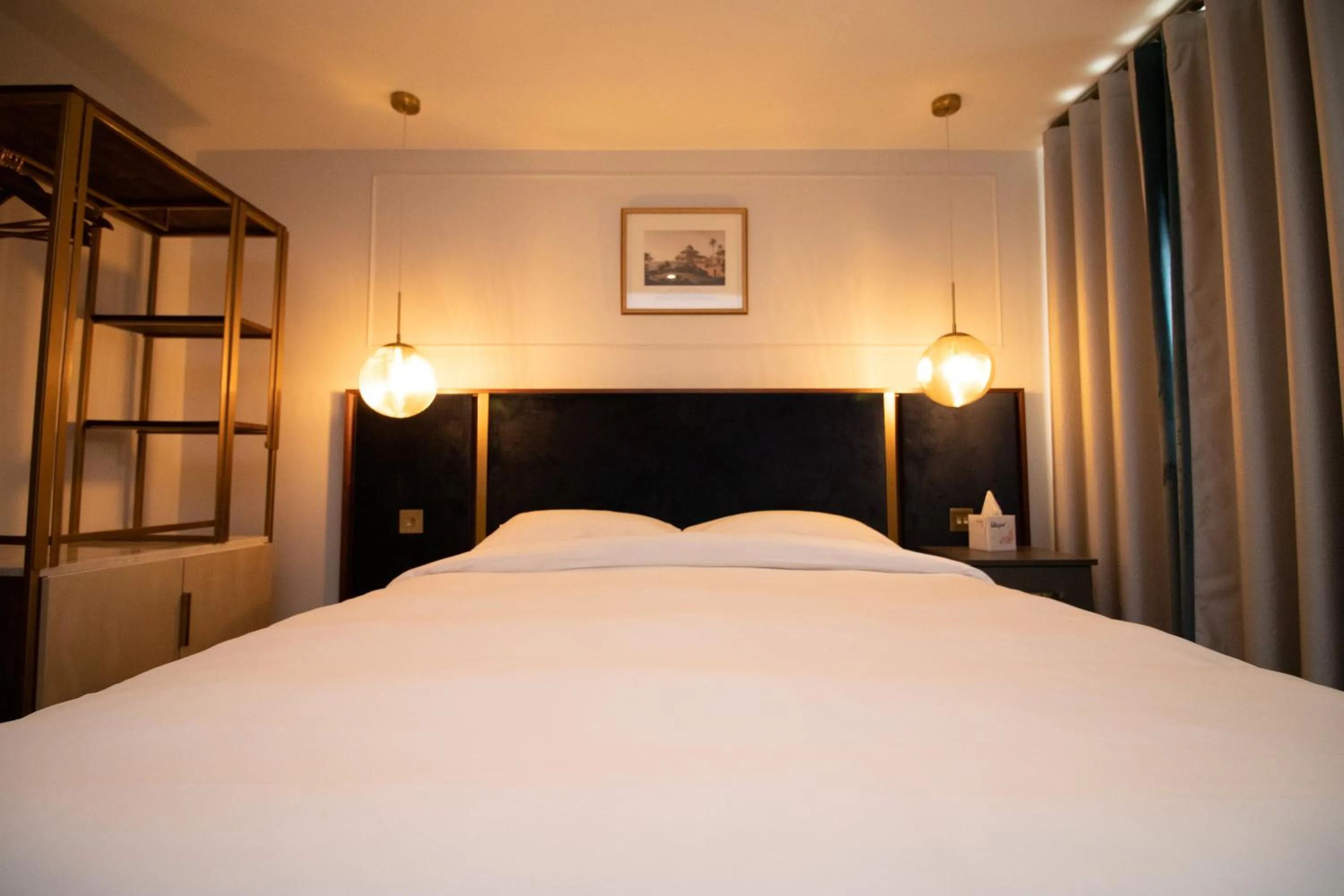 Bed in Three Falcons