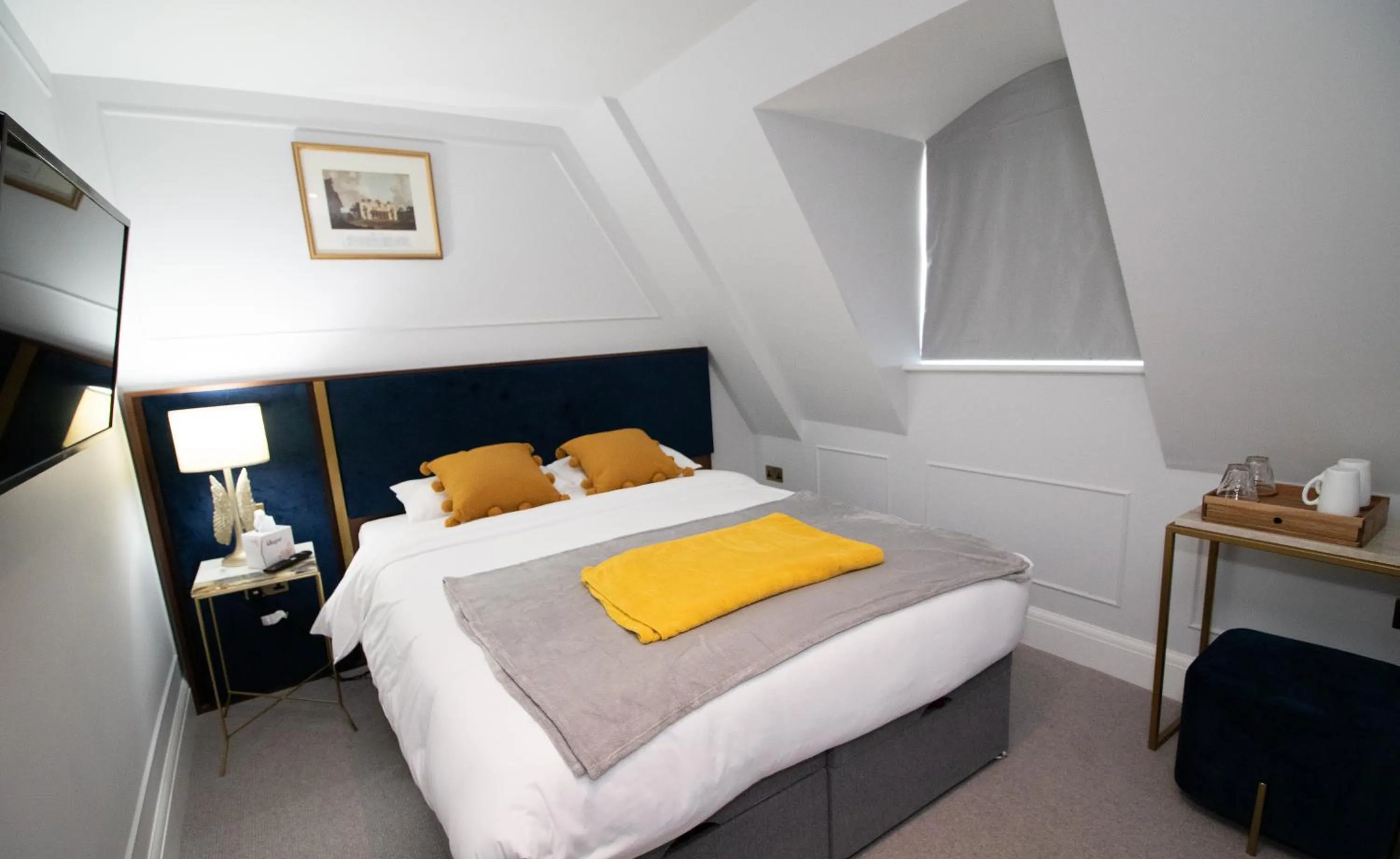 Bed in Three Falcons