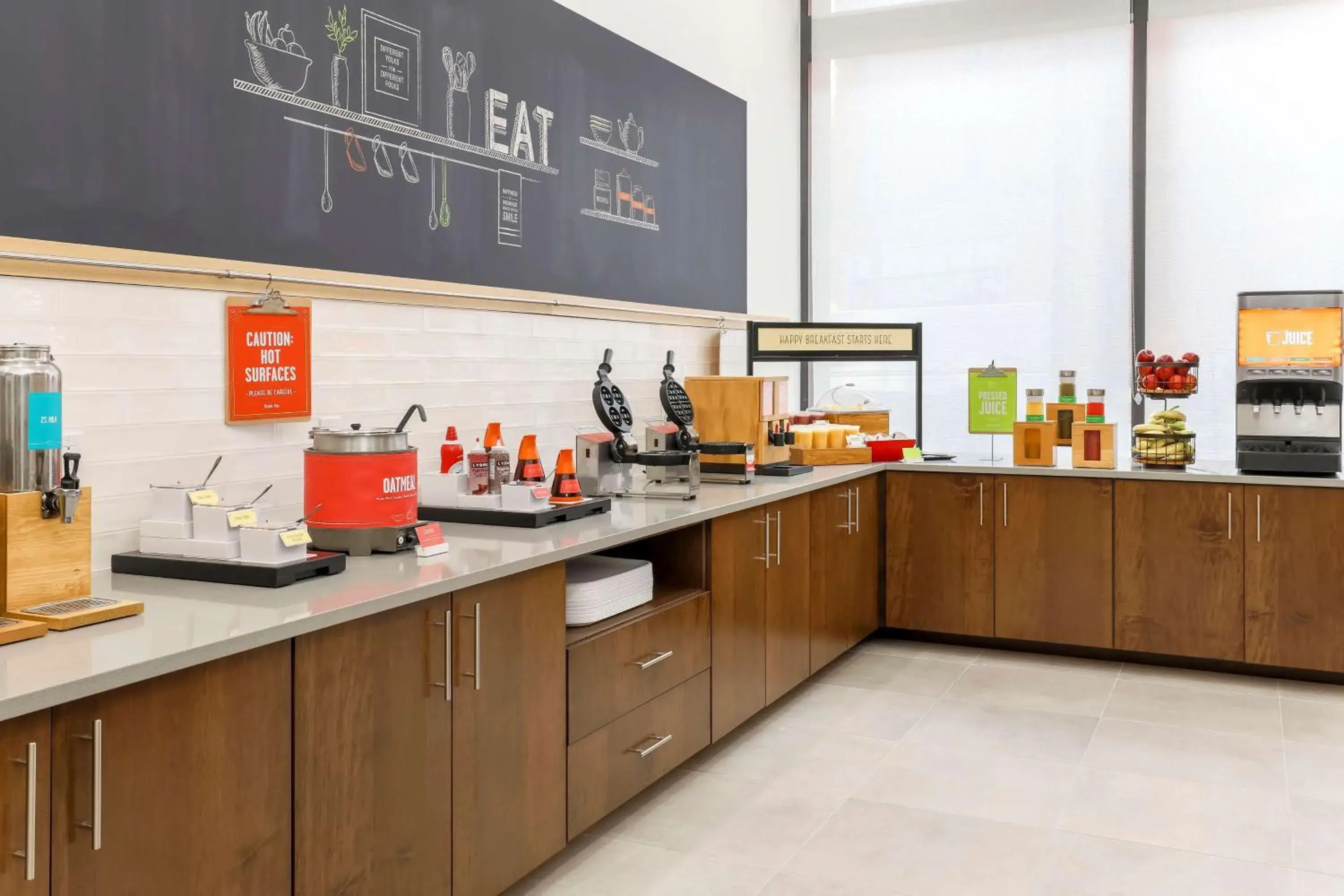 Breakfast in Hampton Inn & Suites Pittsburgh Downtown Breakfast in Hampton Inn & Suites Pittsburgh Downtown