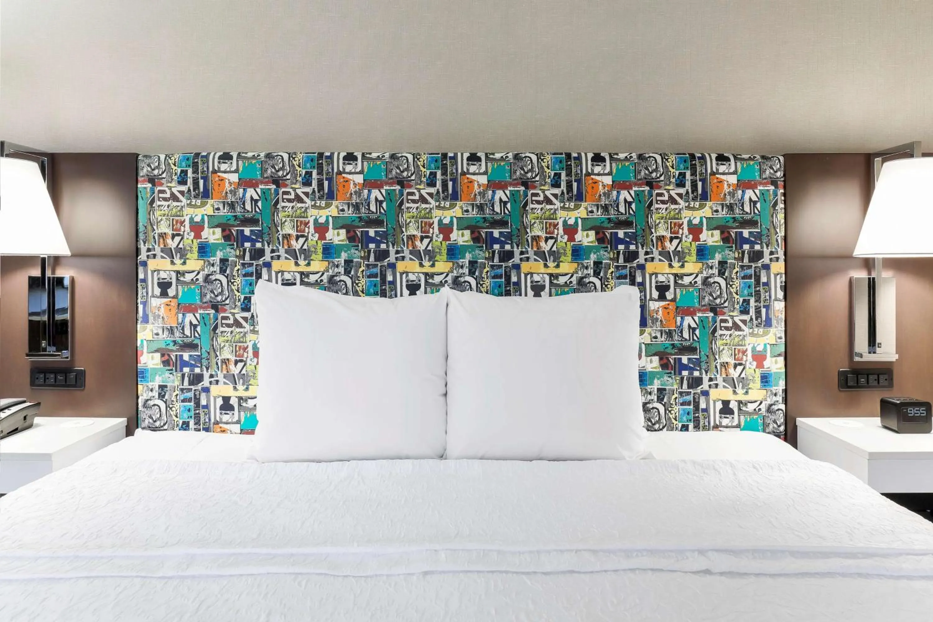 Bed in Hampton Inn & Suites Pittsburgh Downtown