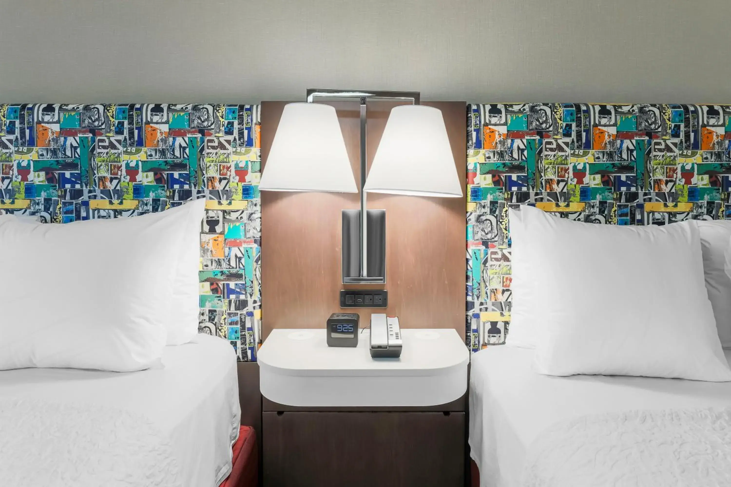 Bed in Hampton Inn & Suites Pittsburgh Downtown Bed in Hampton Inn & Suites Pittsburgh Downtown