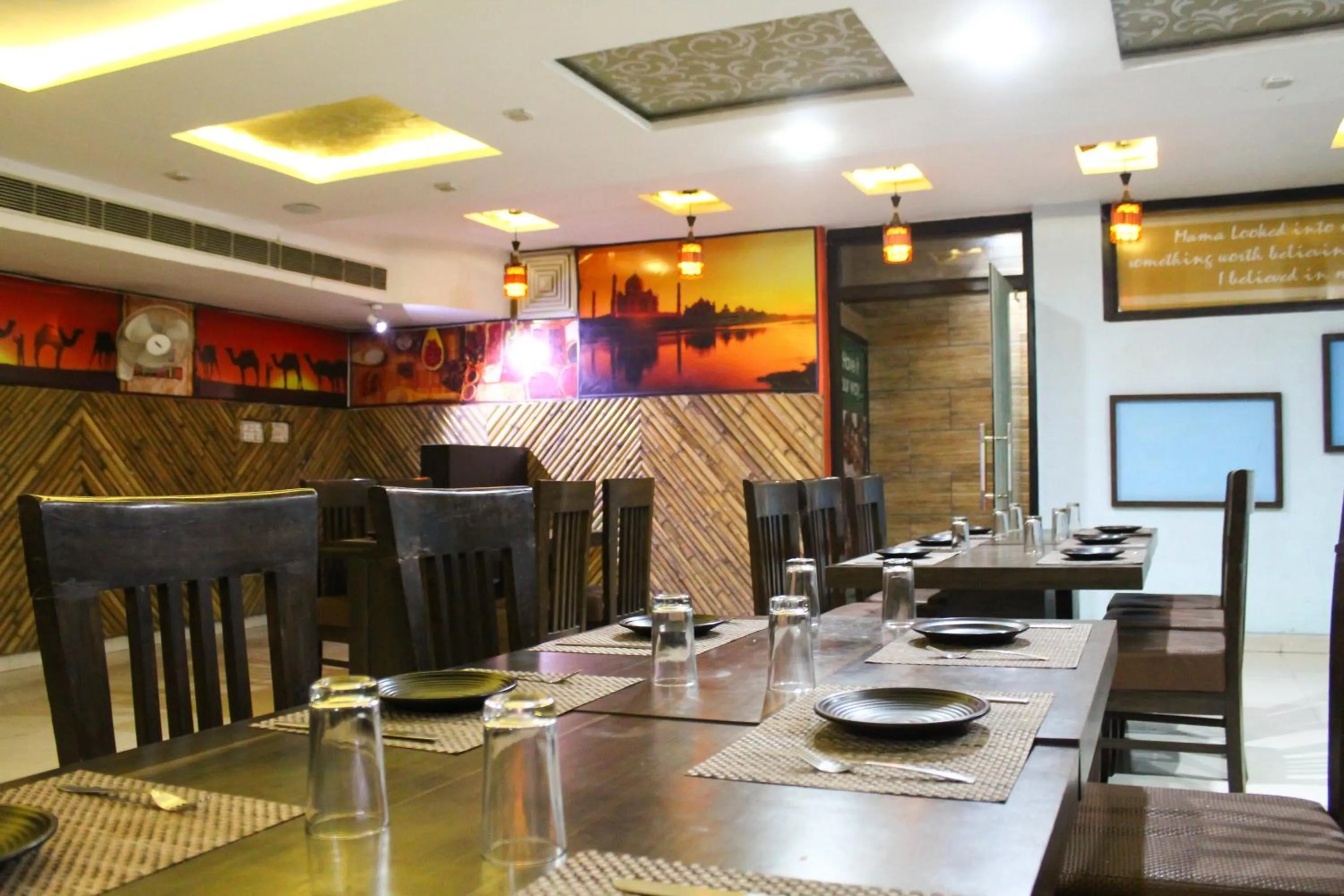 Restaurant/places to eat in Hotel Agra Dazzling East Gate