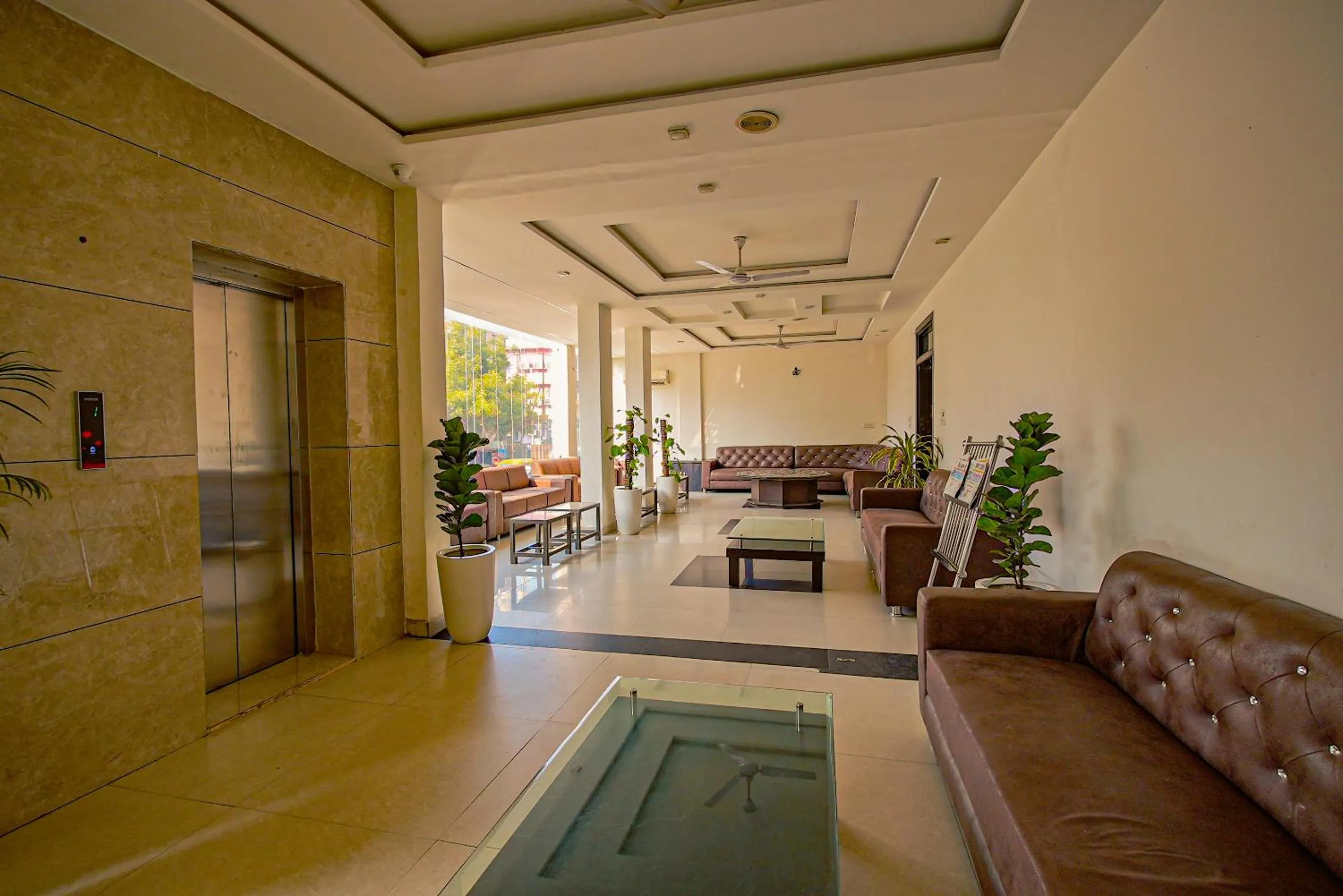 Living room in Hotel Agra Dazzling East Gate