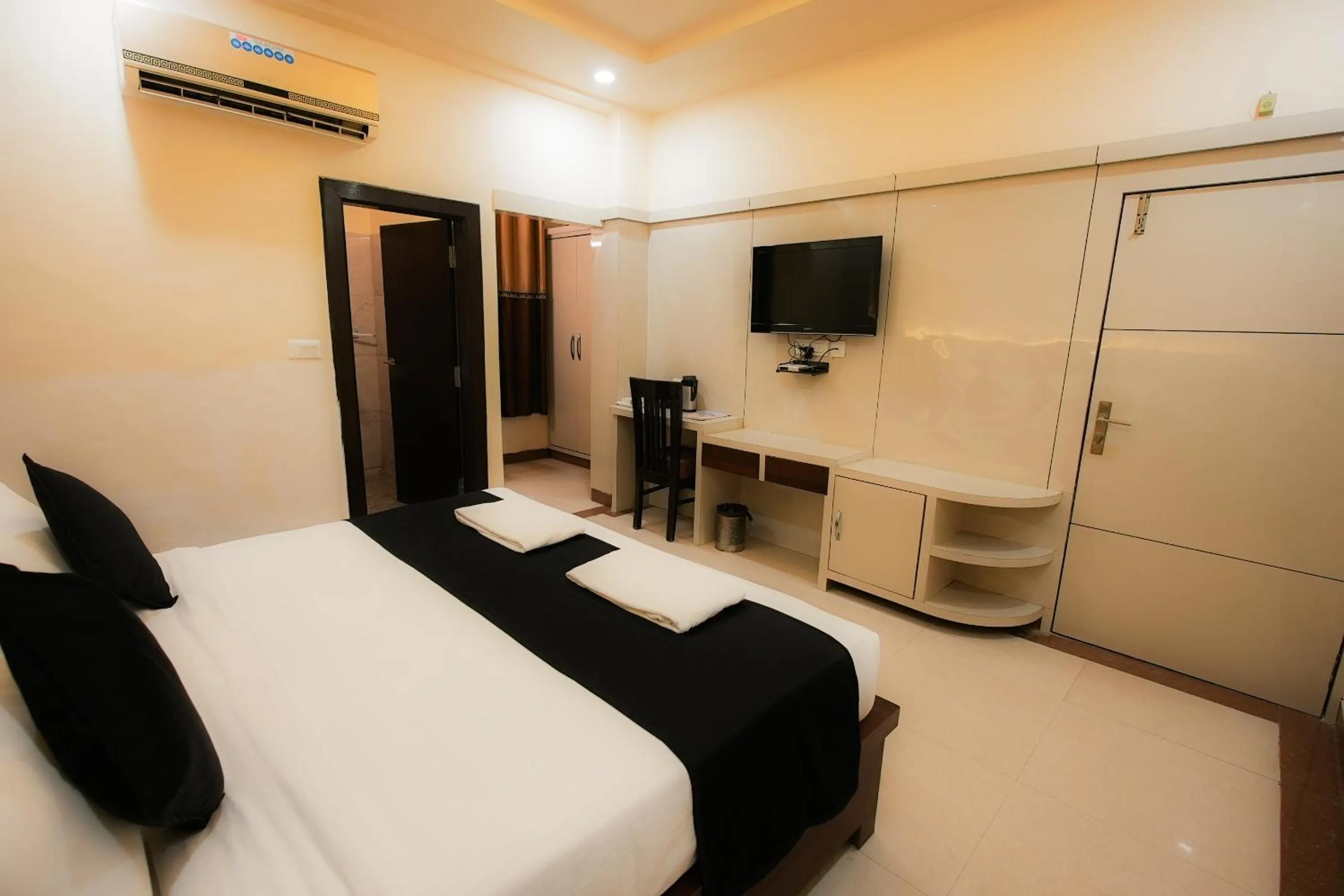 Bed in Hotel Agra Dazzling East Gate