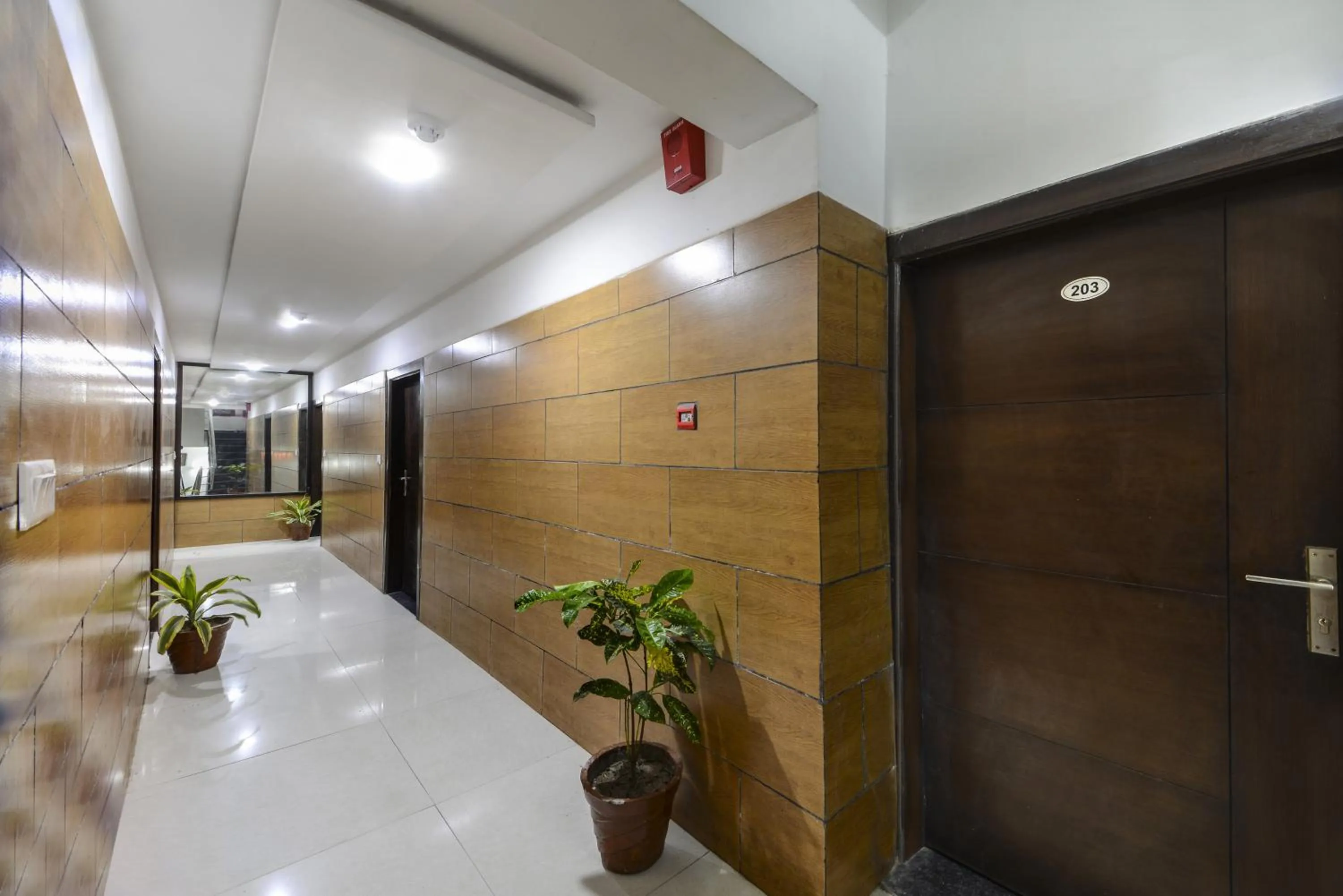 Property building in Hotel Agra Dazzling East Gate