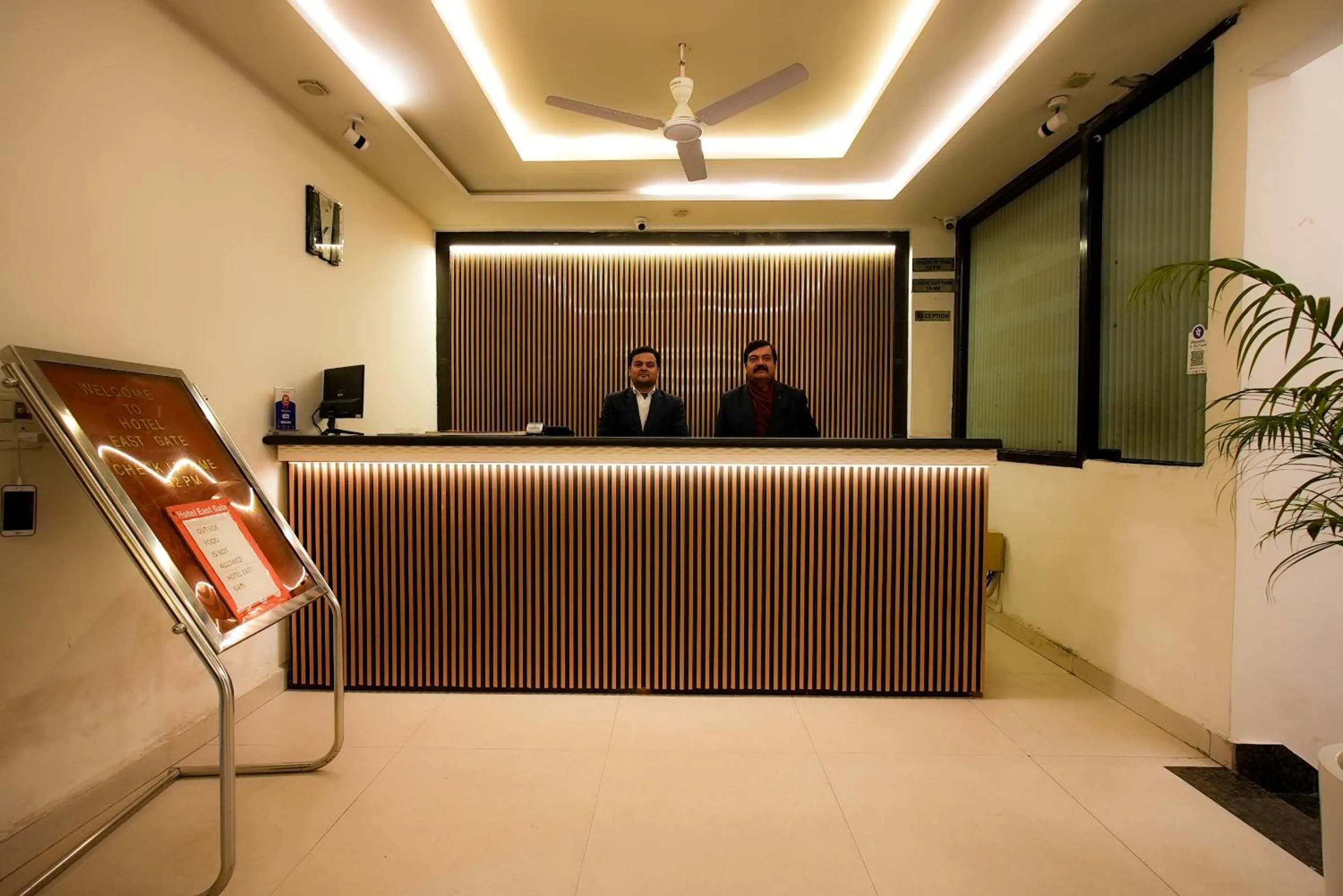 People in Hotel Agra Dazzling East Gate