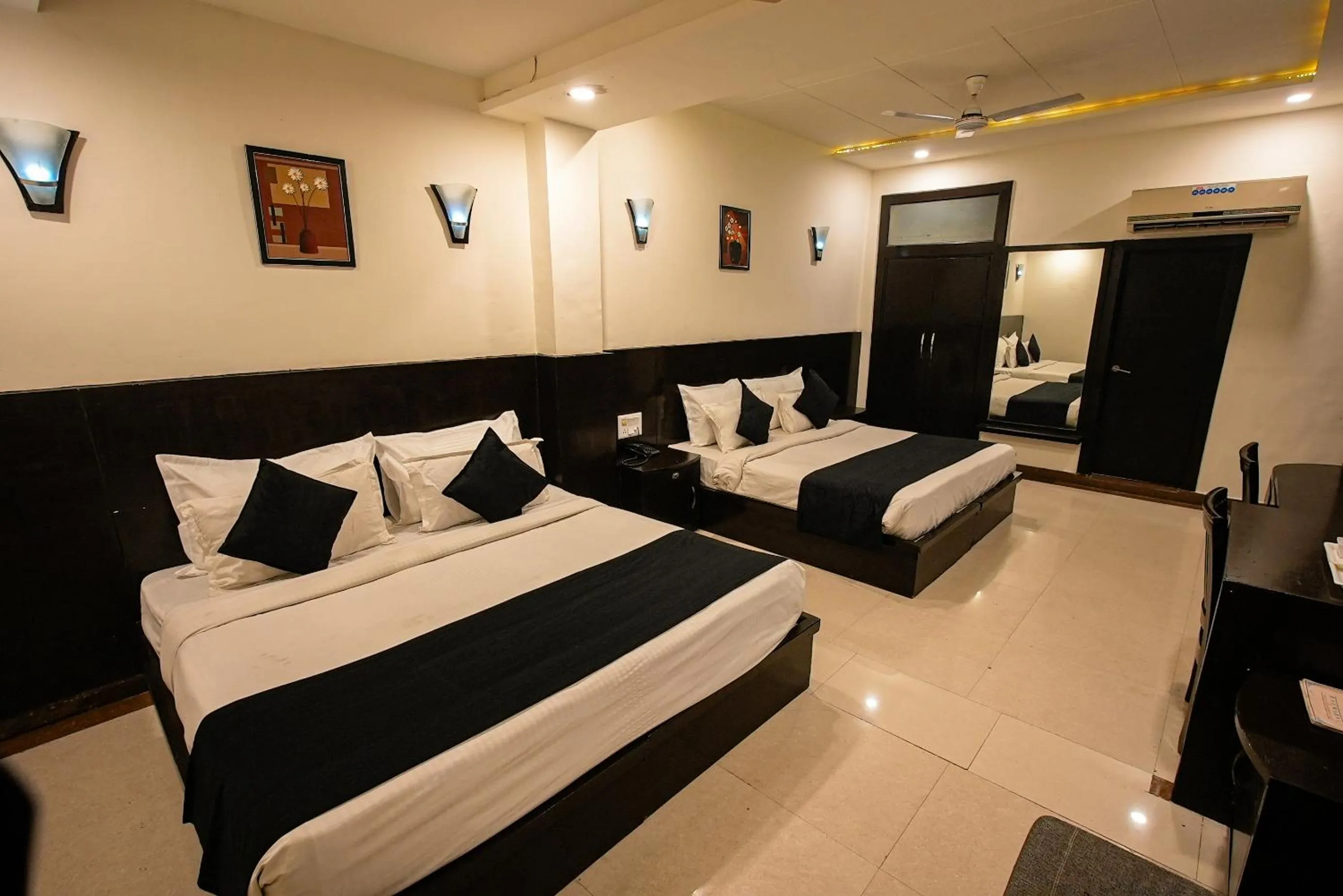 Bed in Hotel Agra Dazzling East Gate