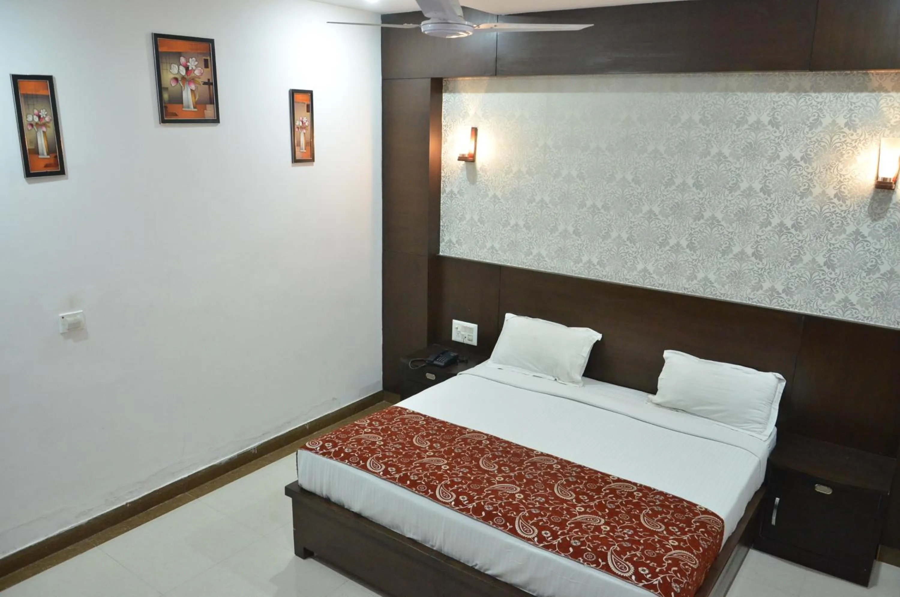 Bed in Hotel Agra Dazzling East Gate