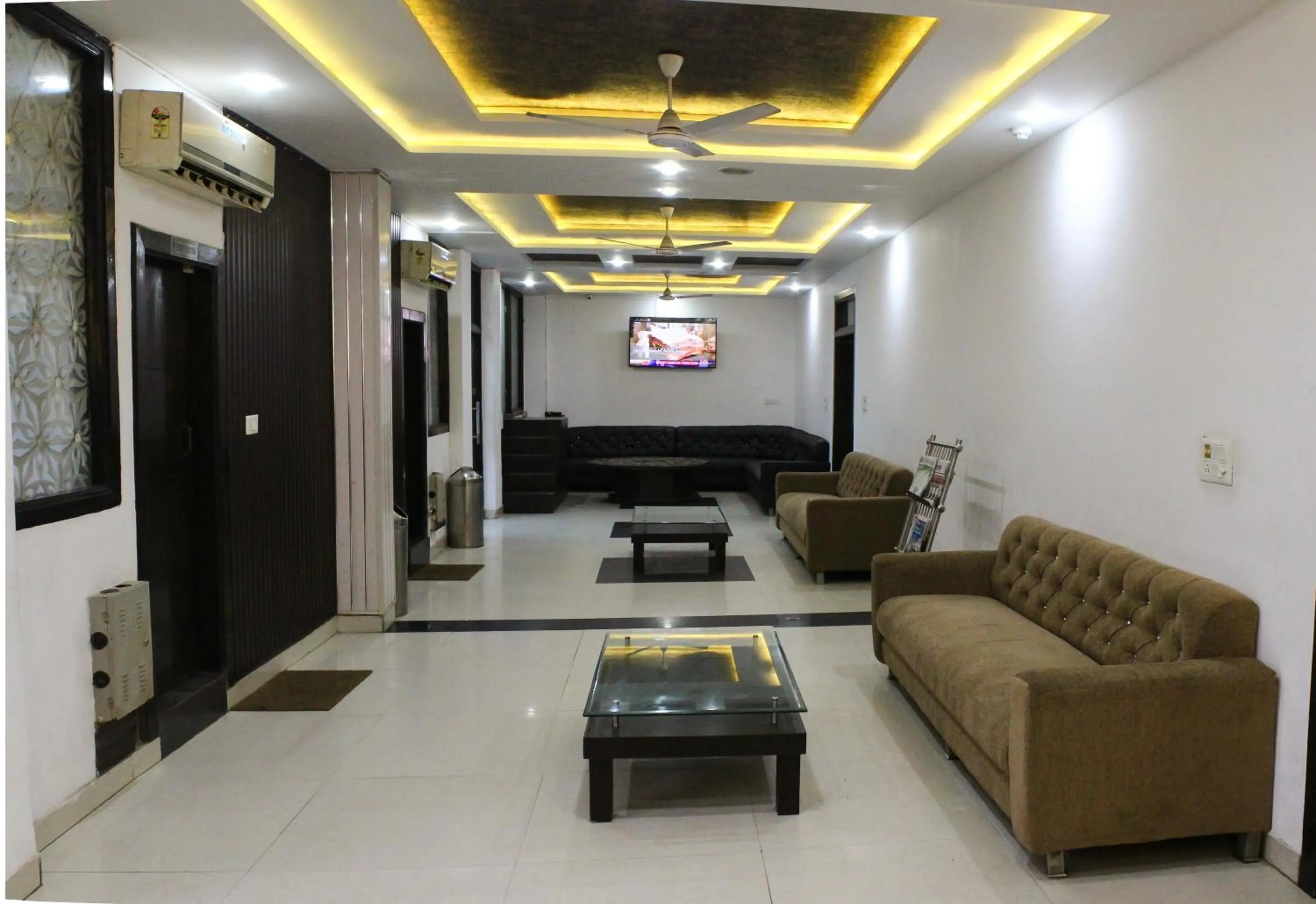 Living room in Hotel Agra Dazzling East Gate