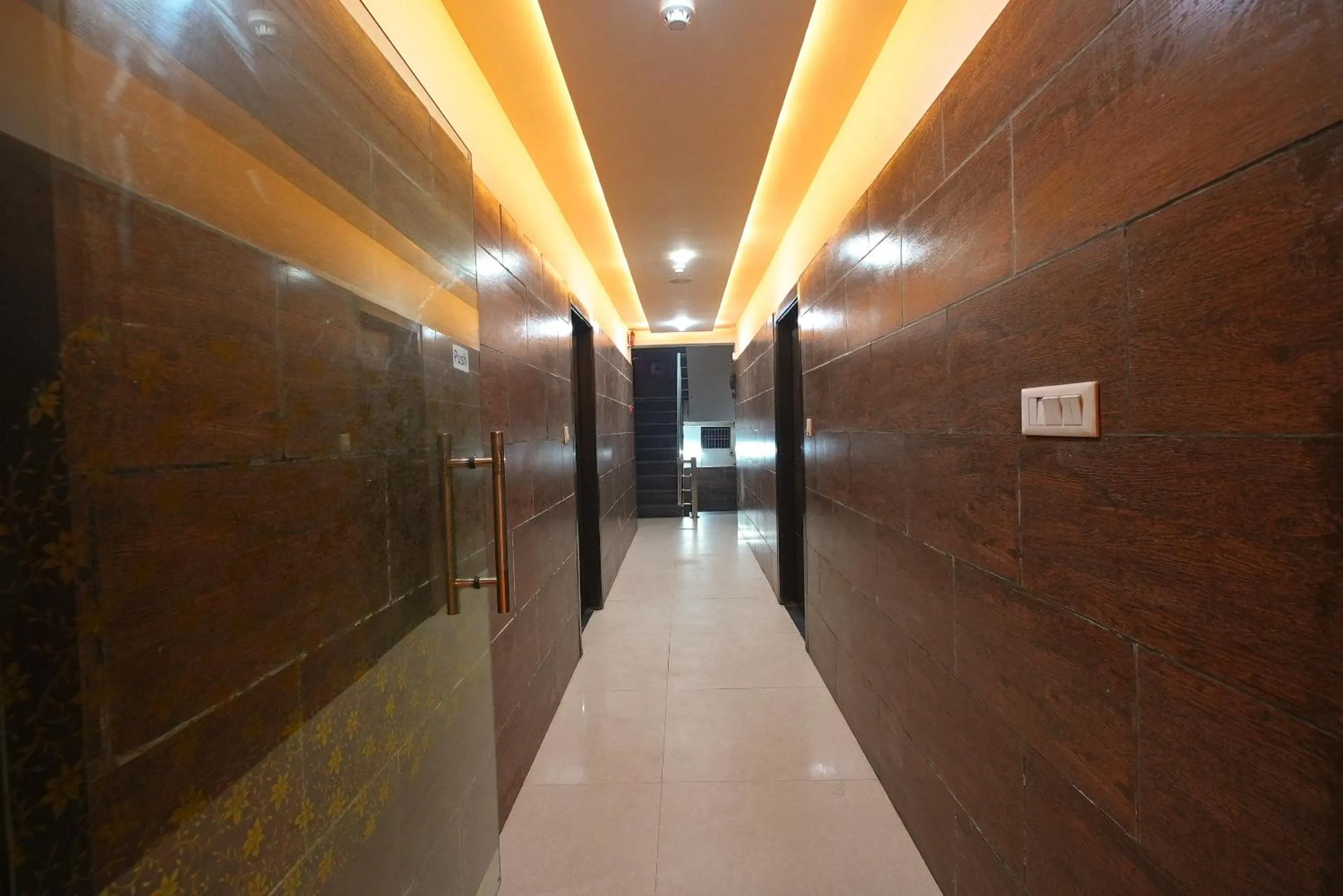 Property building in Hotel Agra Dazzling East Gate