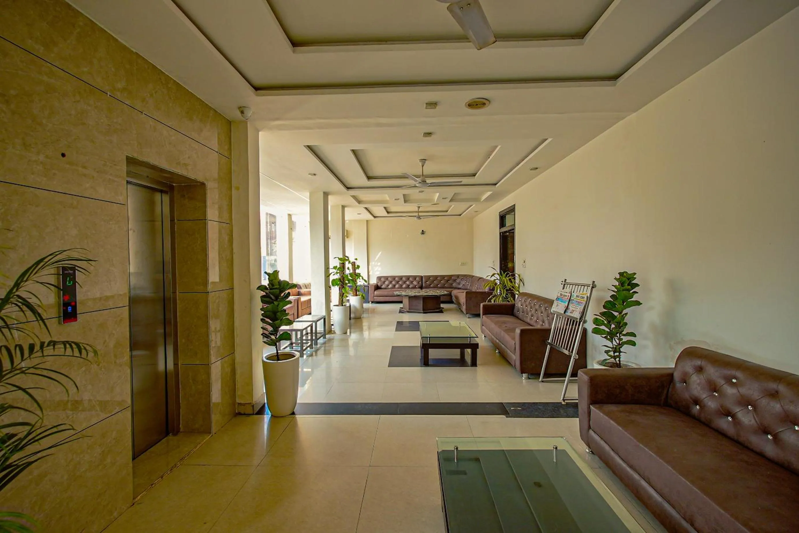 Lobby or reception in Hotel Agra Dazzling East Gate