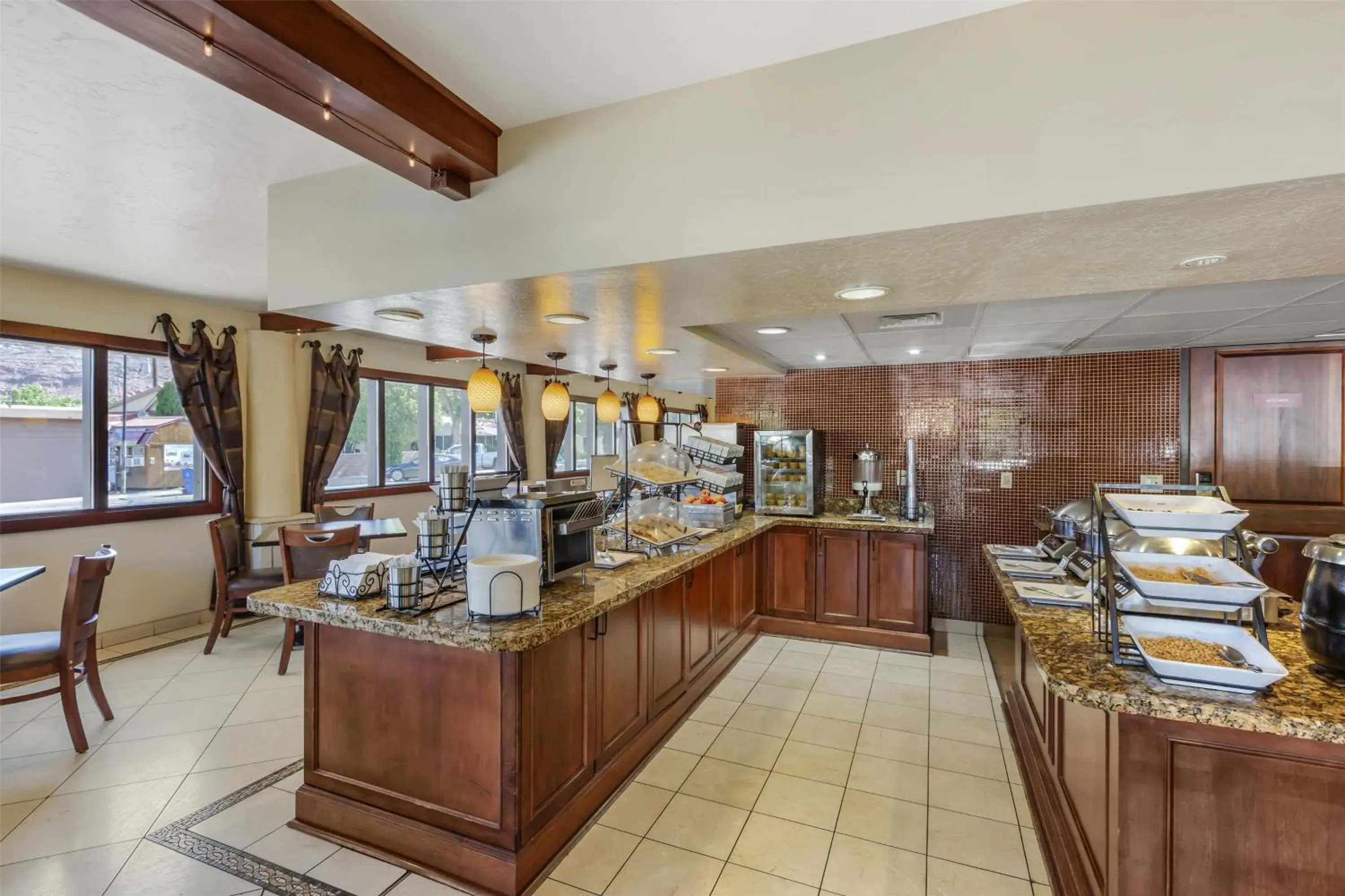 Breakfast in Best Western Plus Greenwell Inn Breakfast in Best Western Plus Greenwell Inn