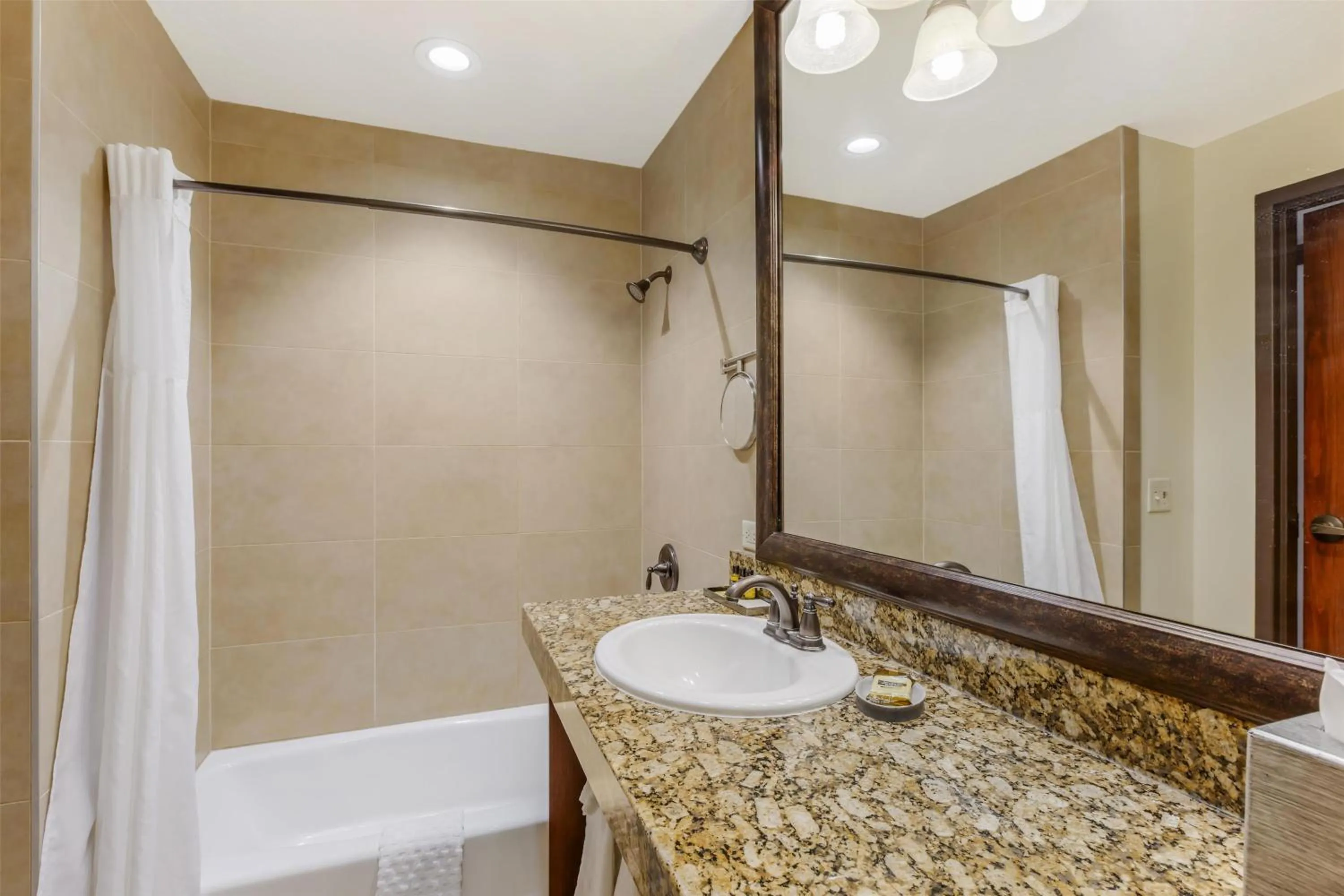 Bathroom in Best Western Plus Greenwell Inn