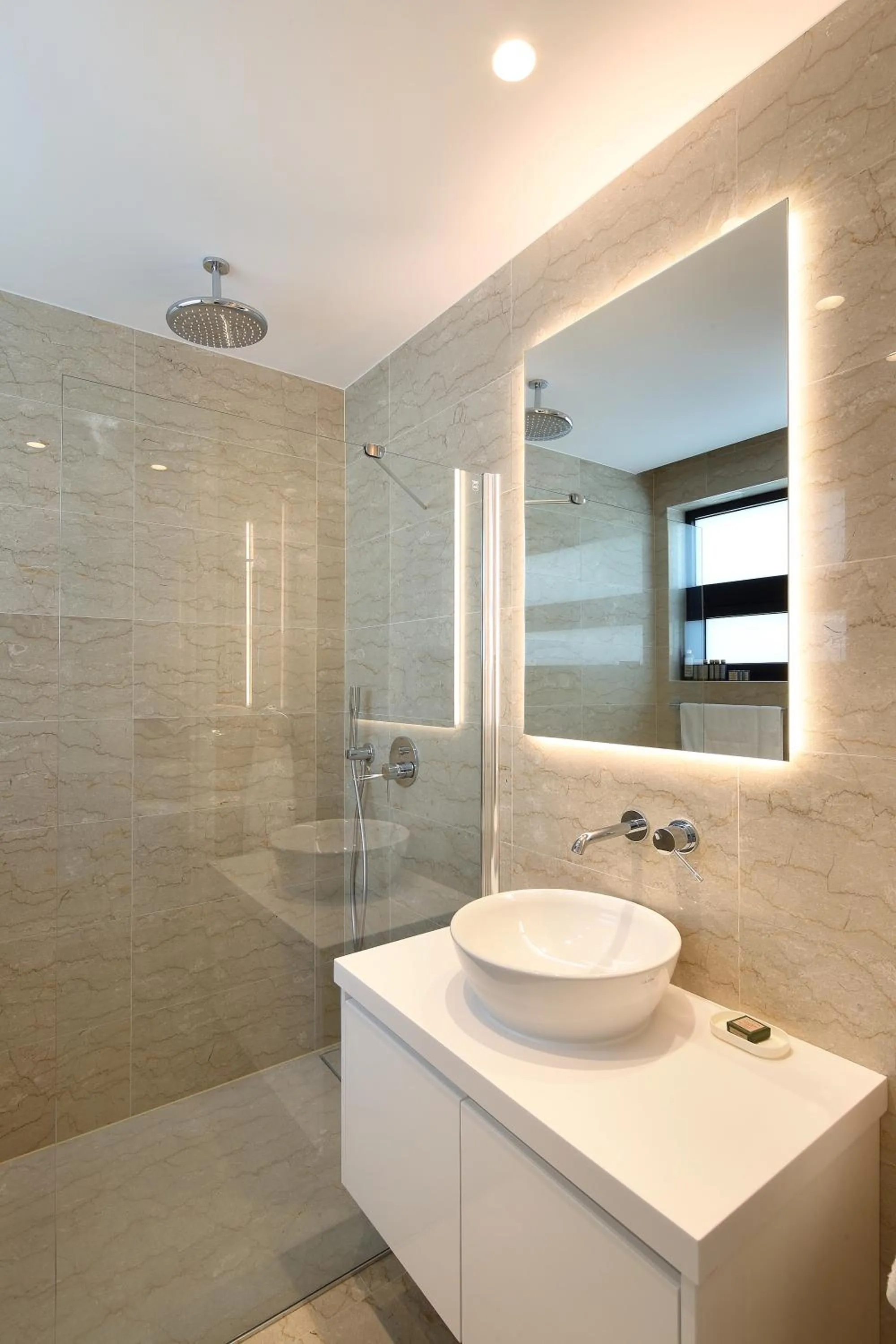 Shower in Elysia Park