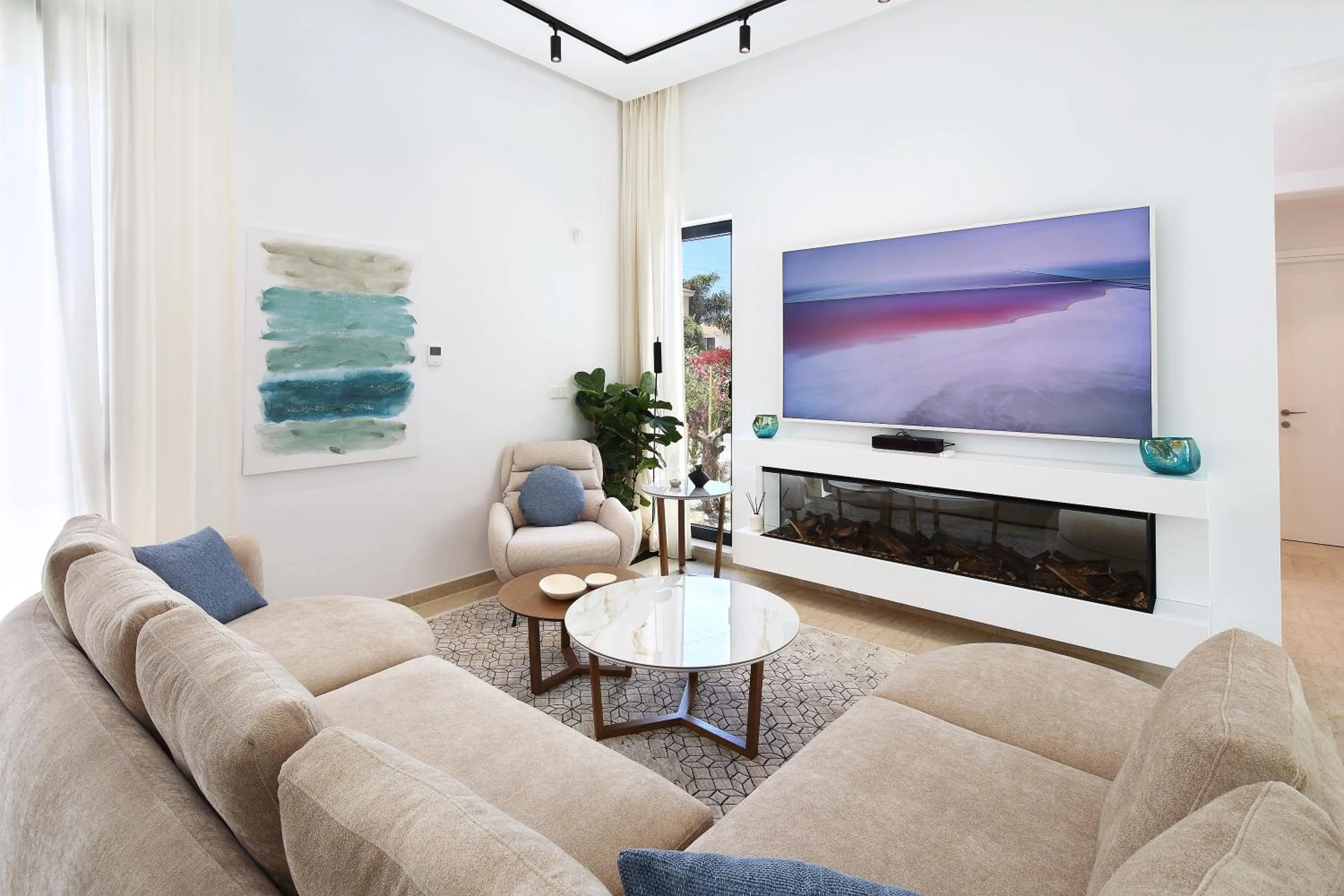 TV and multimedia in Elysia Park