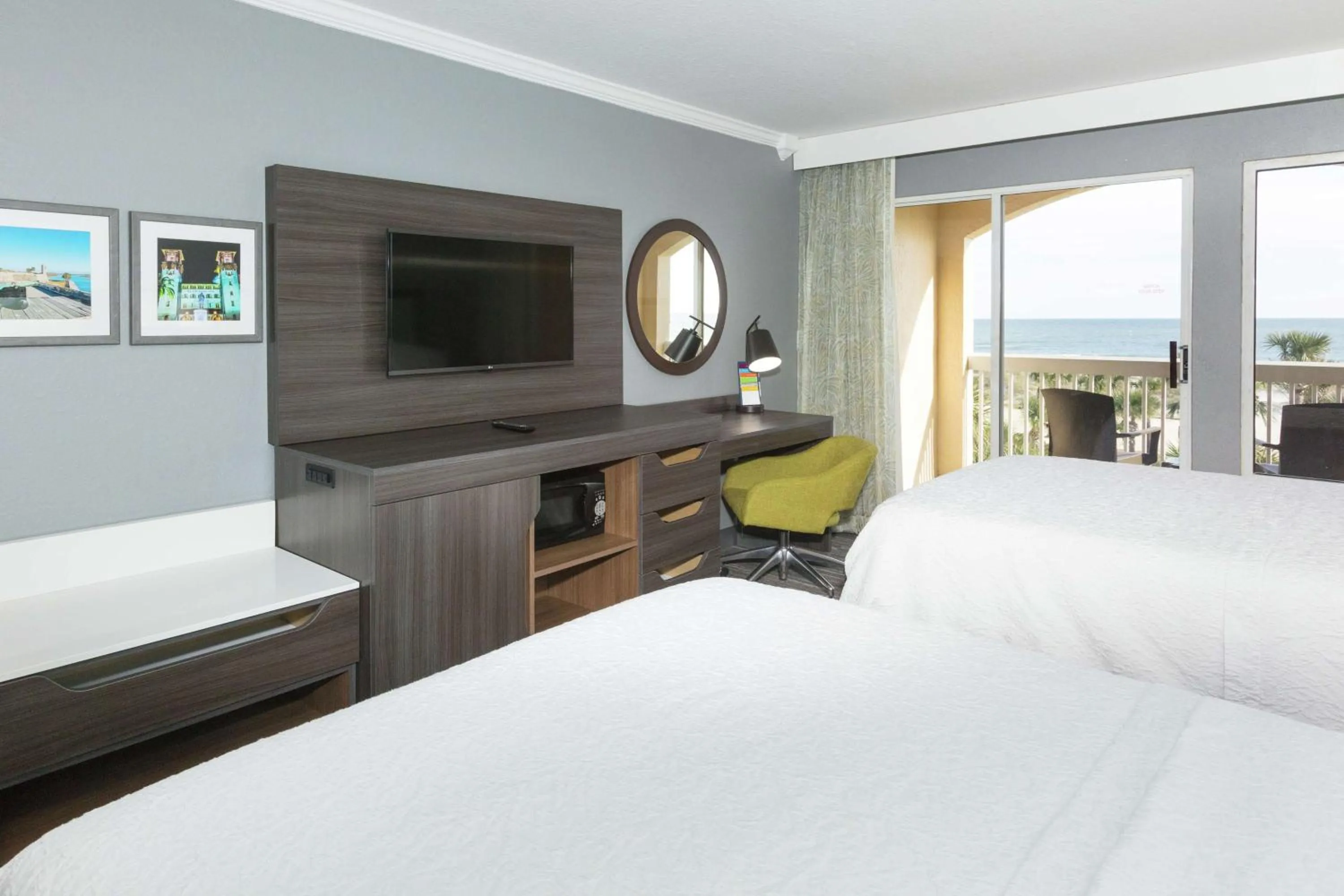 Bedroom, Bed in Hampton Inn Saint Augustine Beach