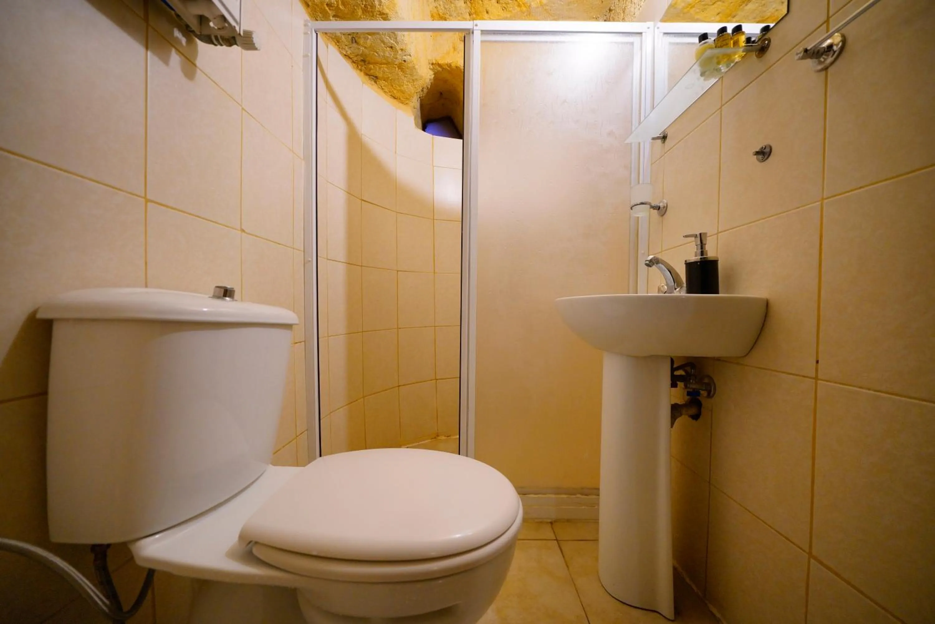 Bathroom in Antik Cave House