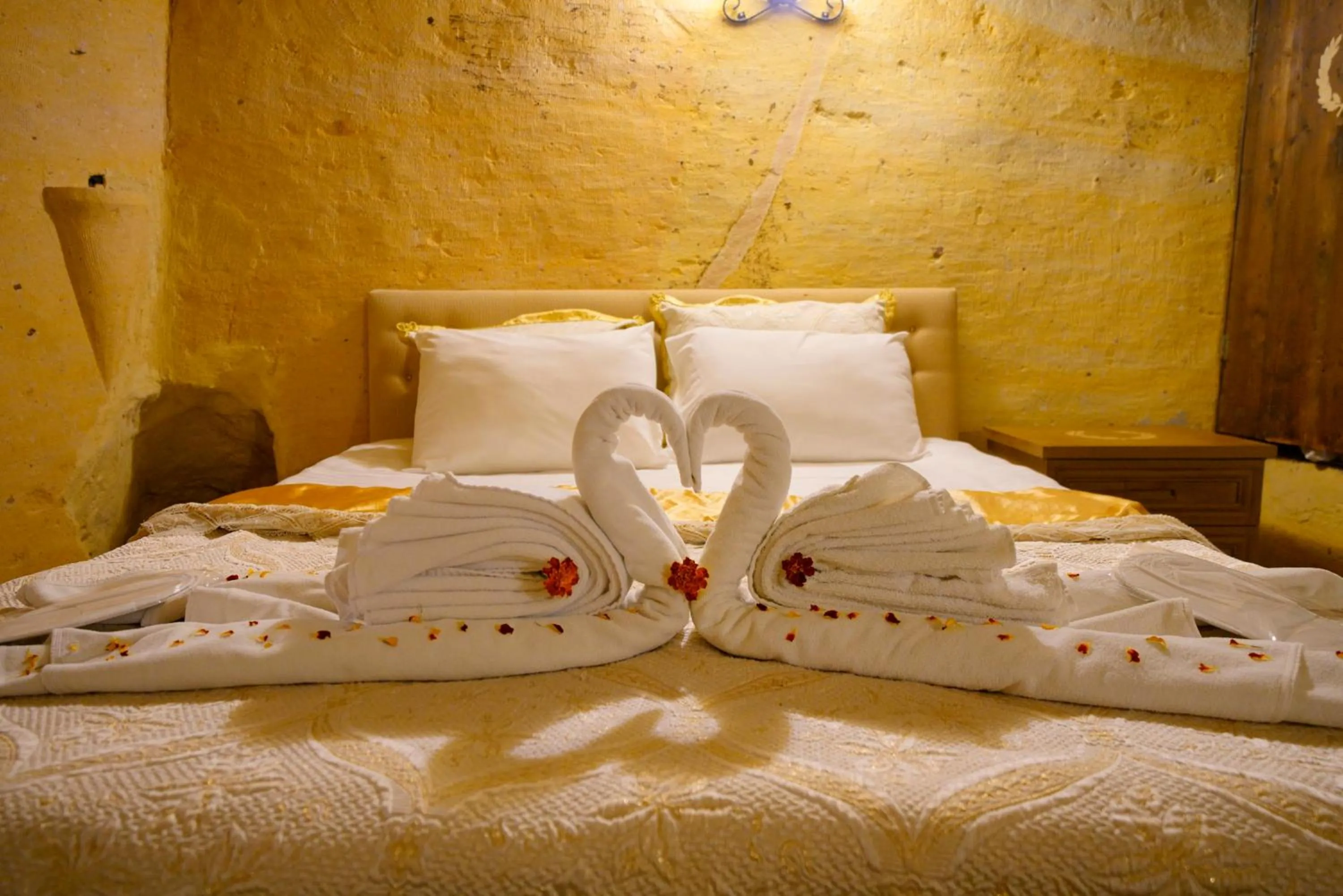 Bed in Antik Cave House
