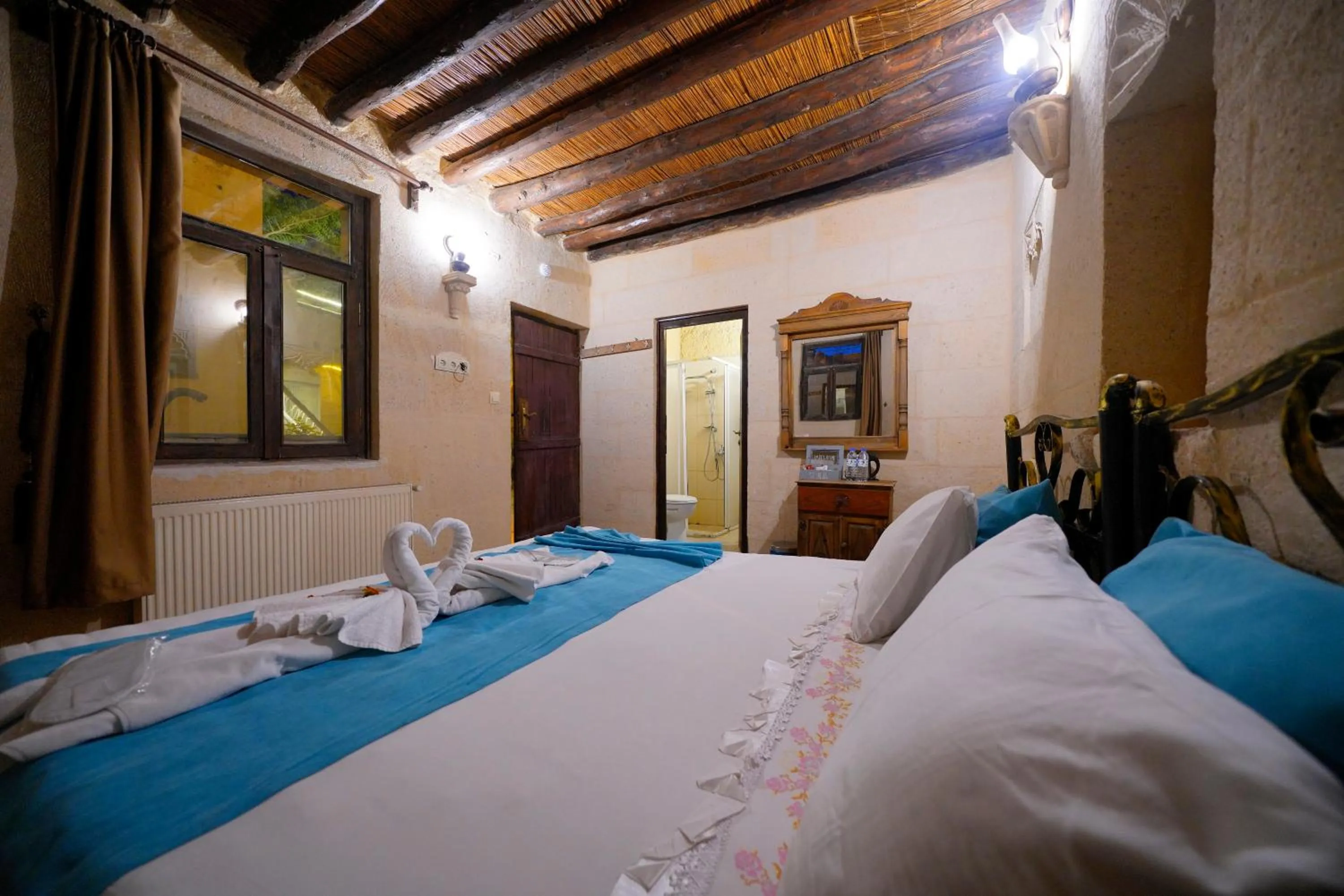 Bedroom in Antik Cave House