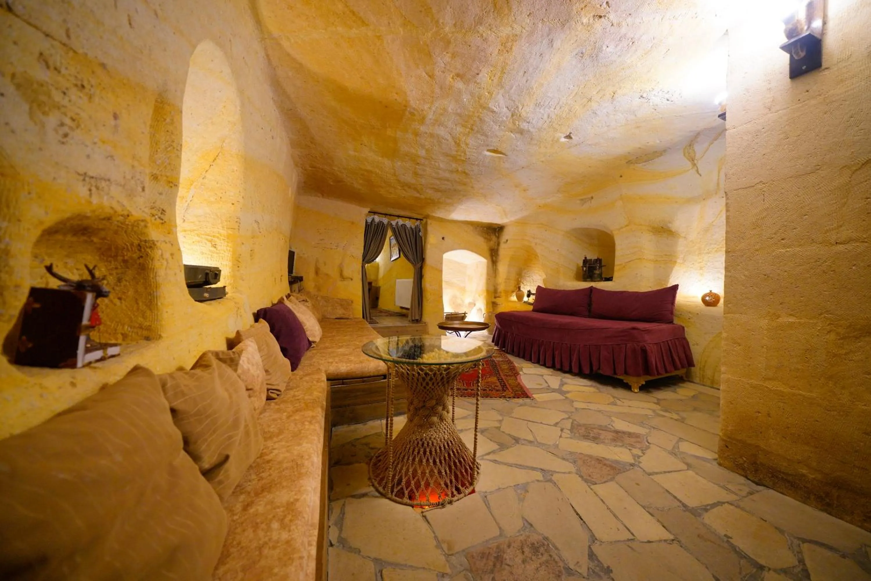 Living room in Antik Cave House