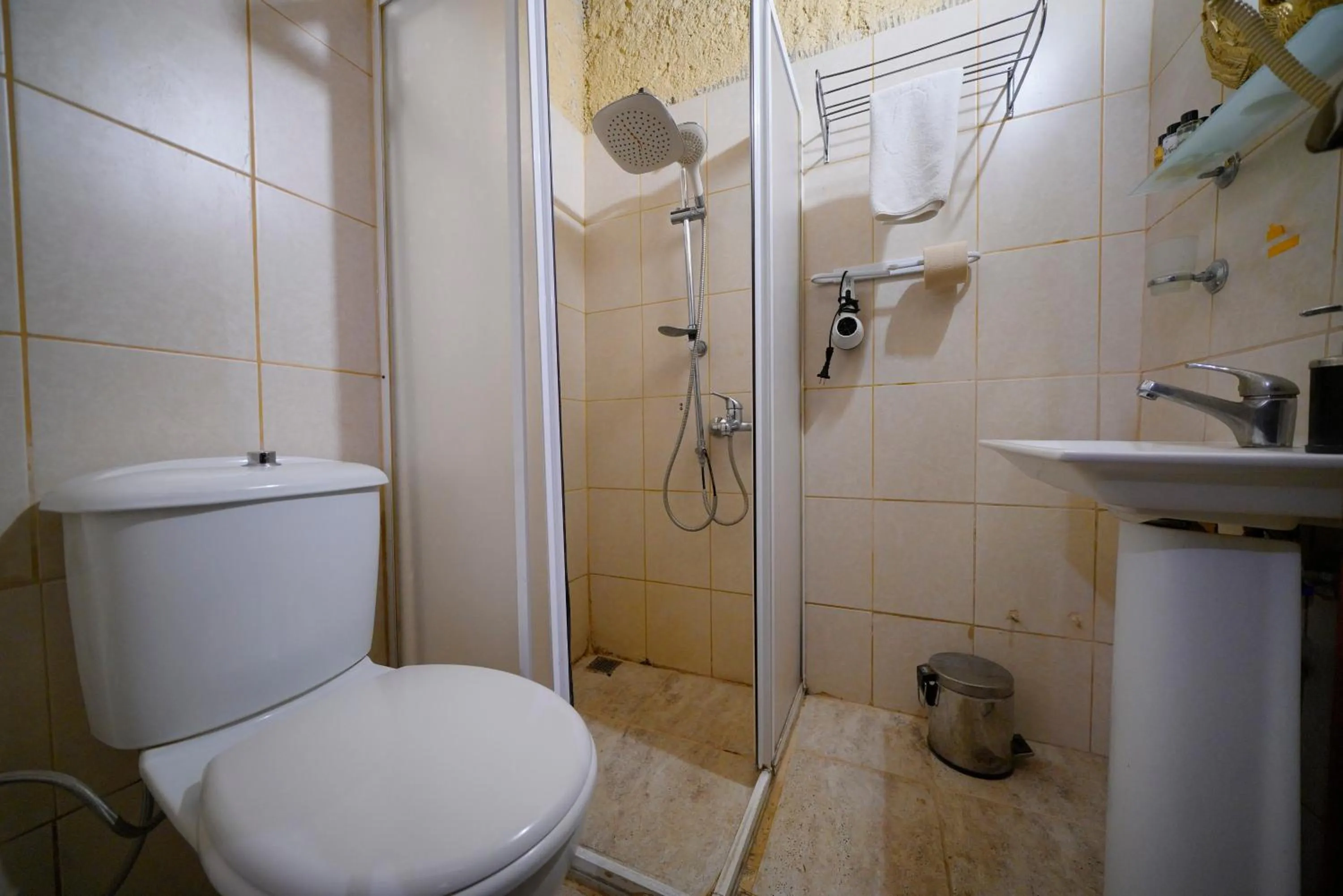 Bathroom in Antik Cave House