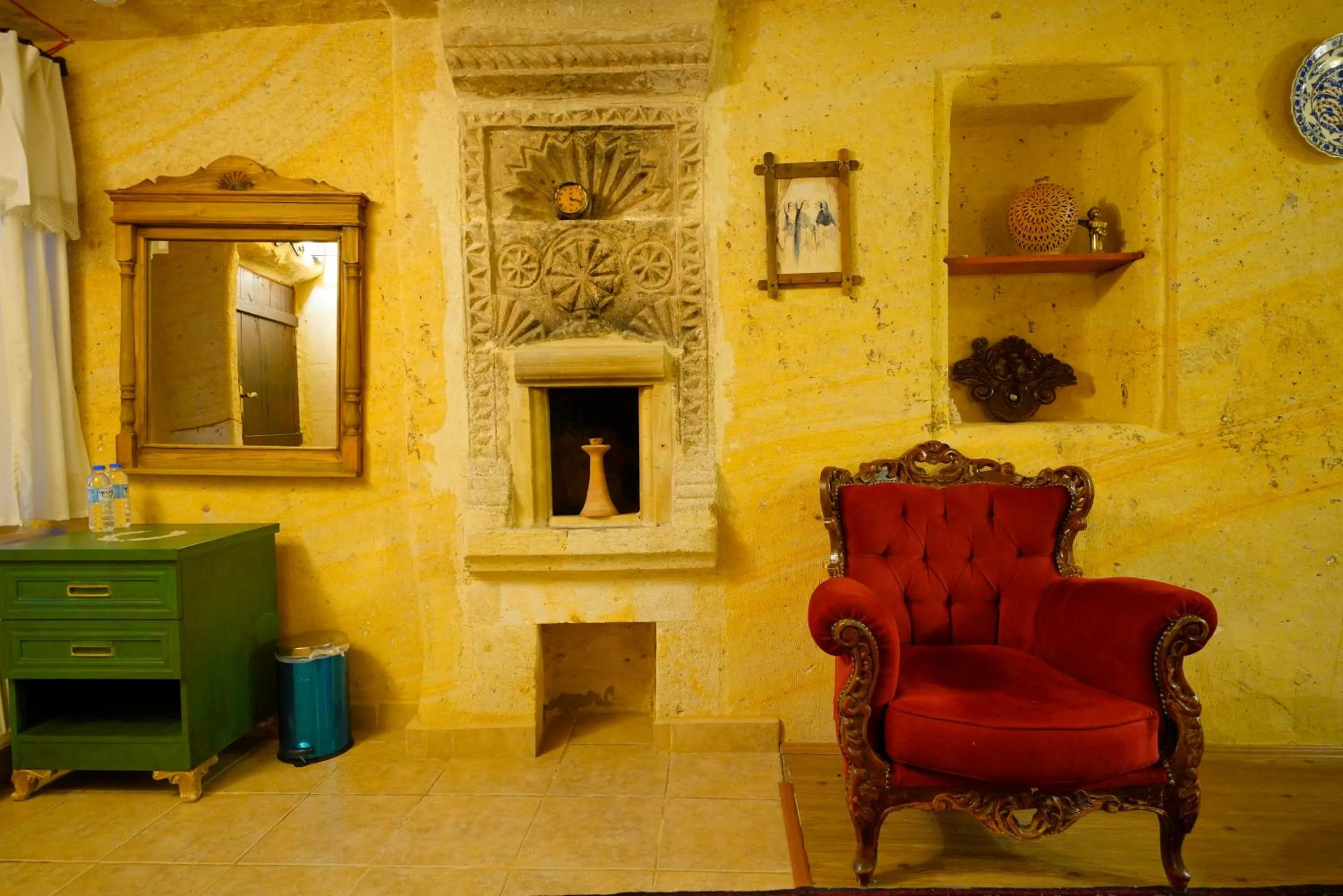 Seating area in Antik Cave House