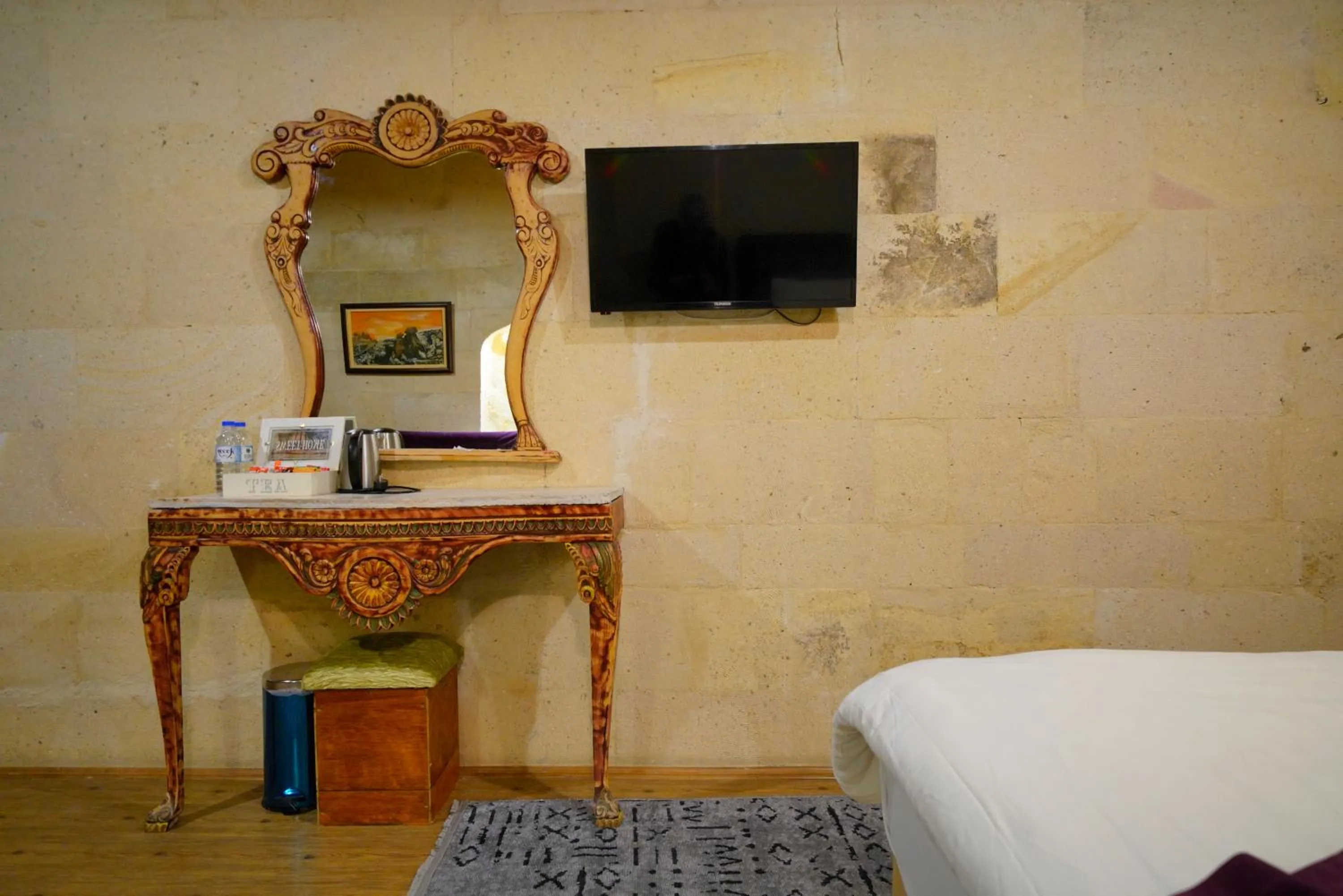 TV and multimedia in Antik Cave House