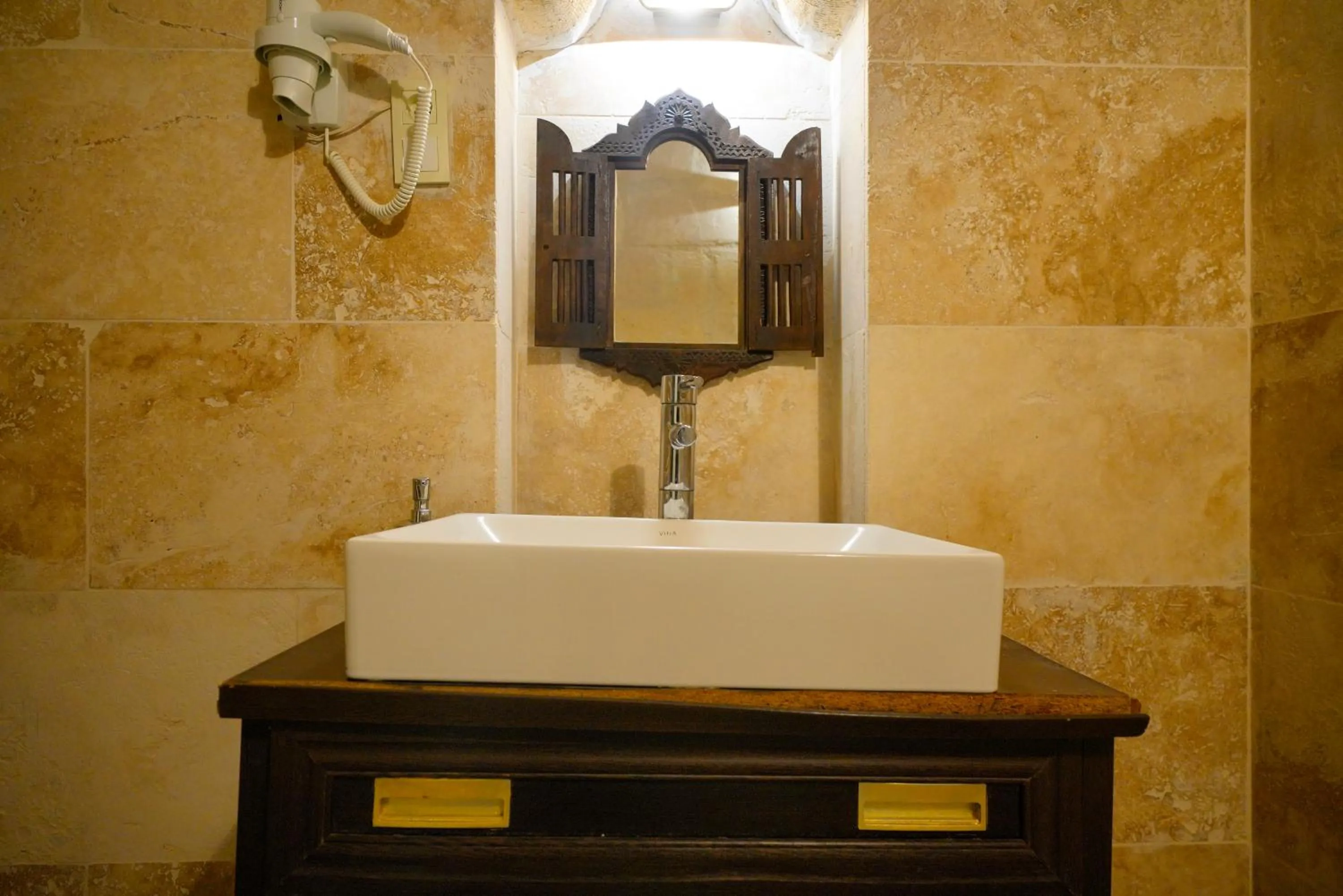 Bathroom in Antik Cave House