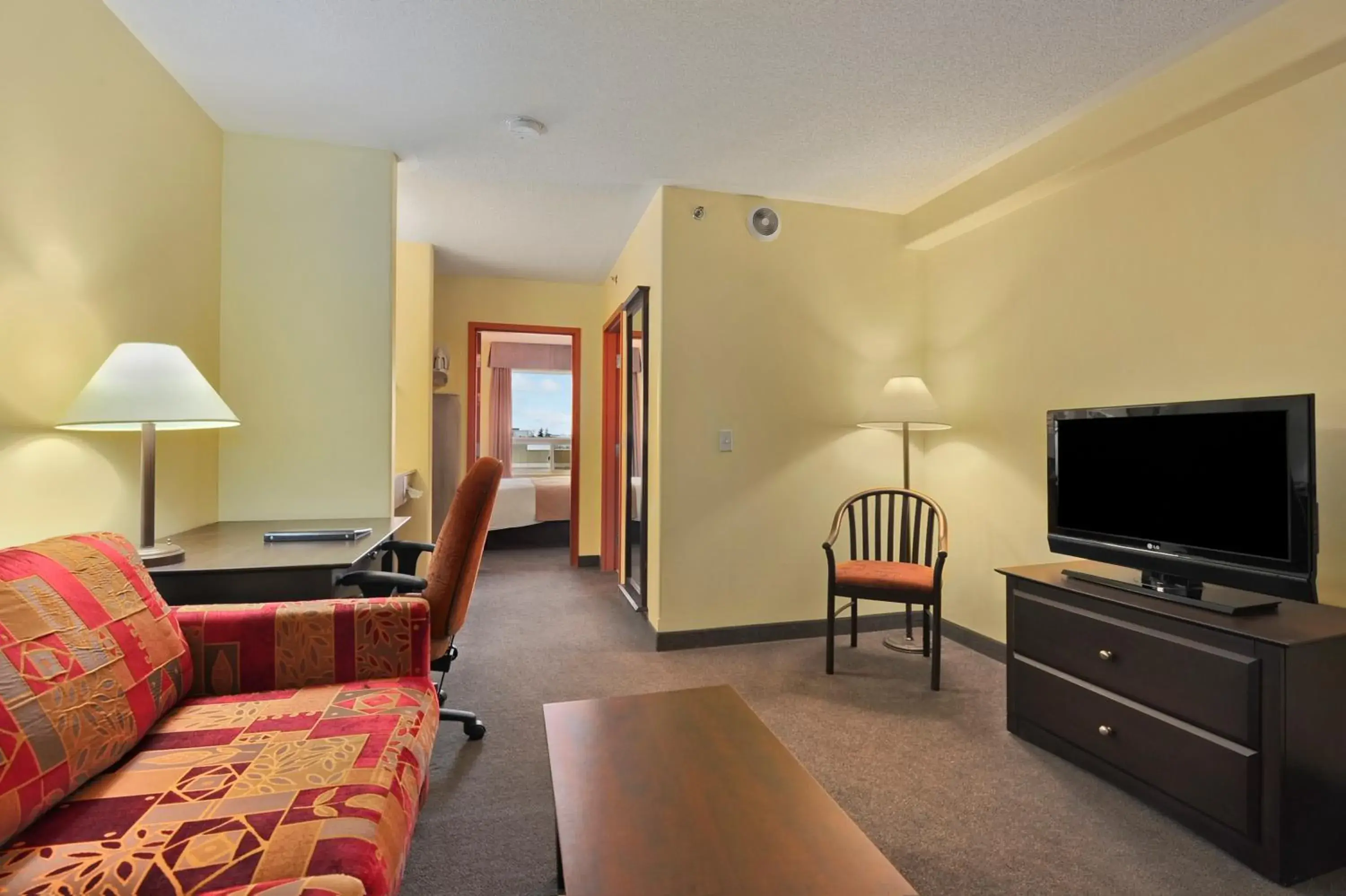 Photo of the whole room in Super 8 by Wyndham Barrie South Photo of the whole room in Super 8 by Wyndham Barrie South