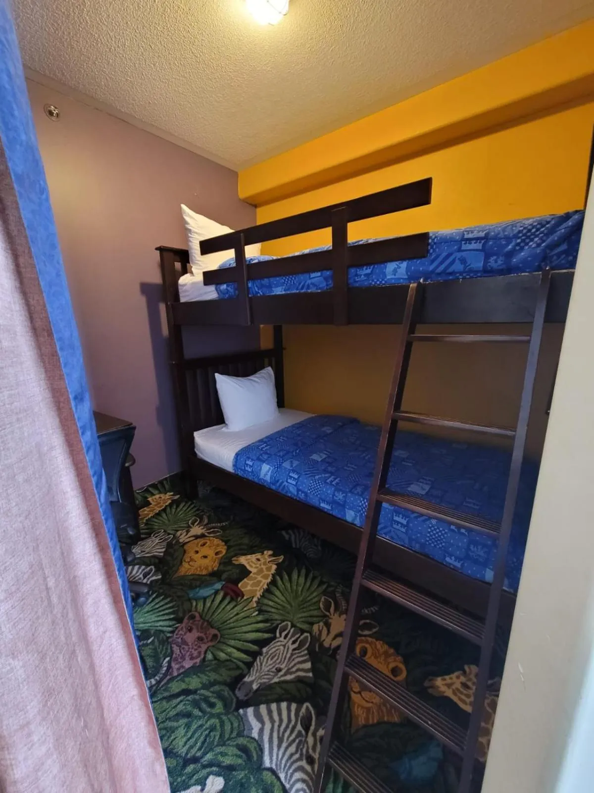 Bed in Super 8 by Wyndham Barrie South