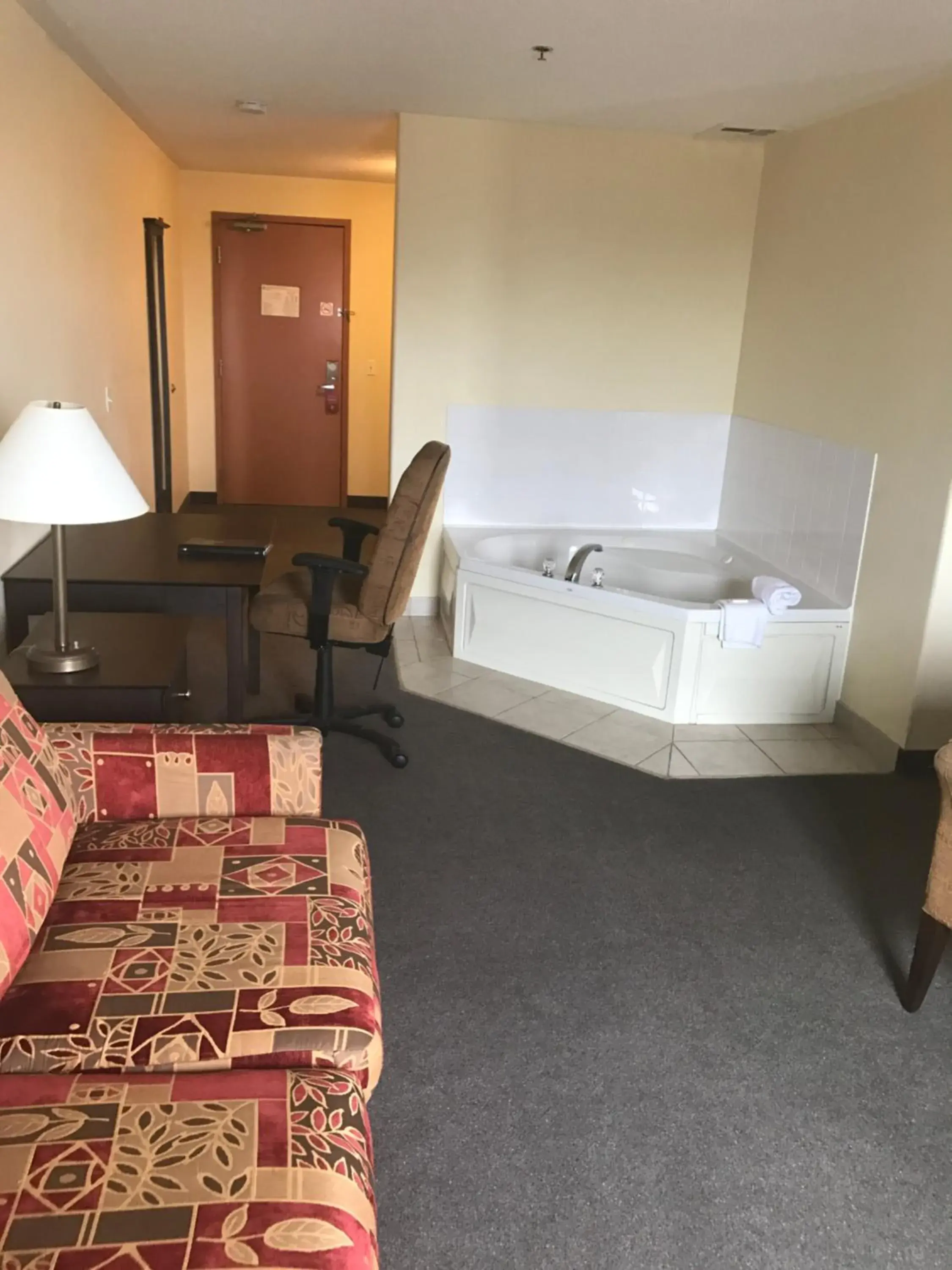 Bed in Super 8 by Wyndham Barrie South Bed in Super 8 by Wyndham Barrie South