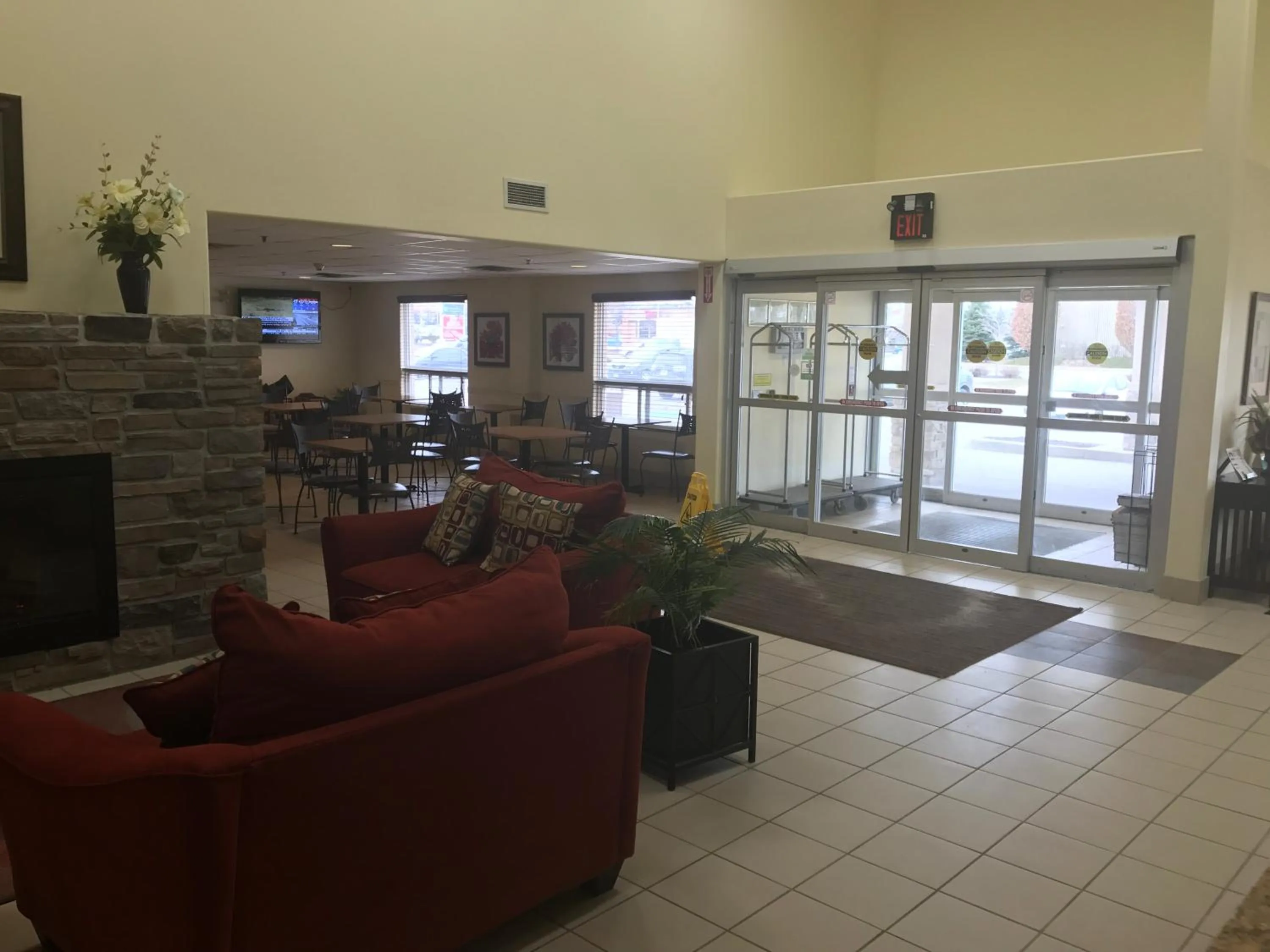 Super 8 by Wyndham Barrie South