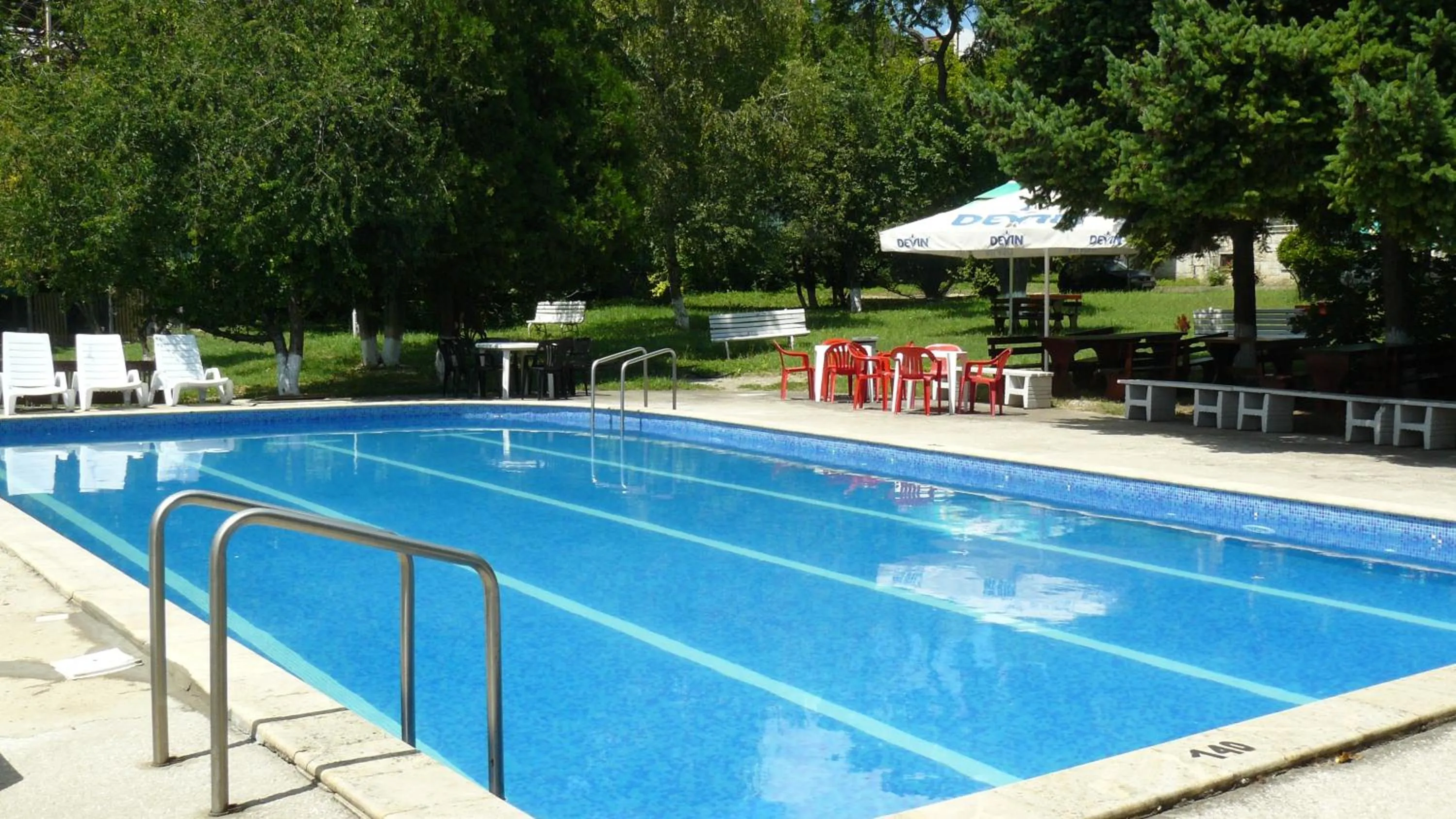 Swimming Pool in Hotel Briz 3 - Free Parking