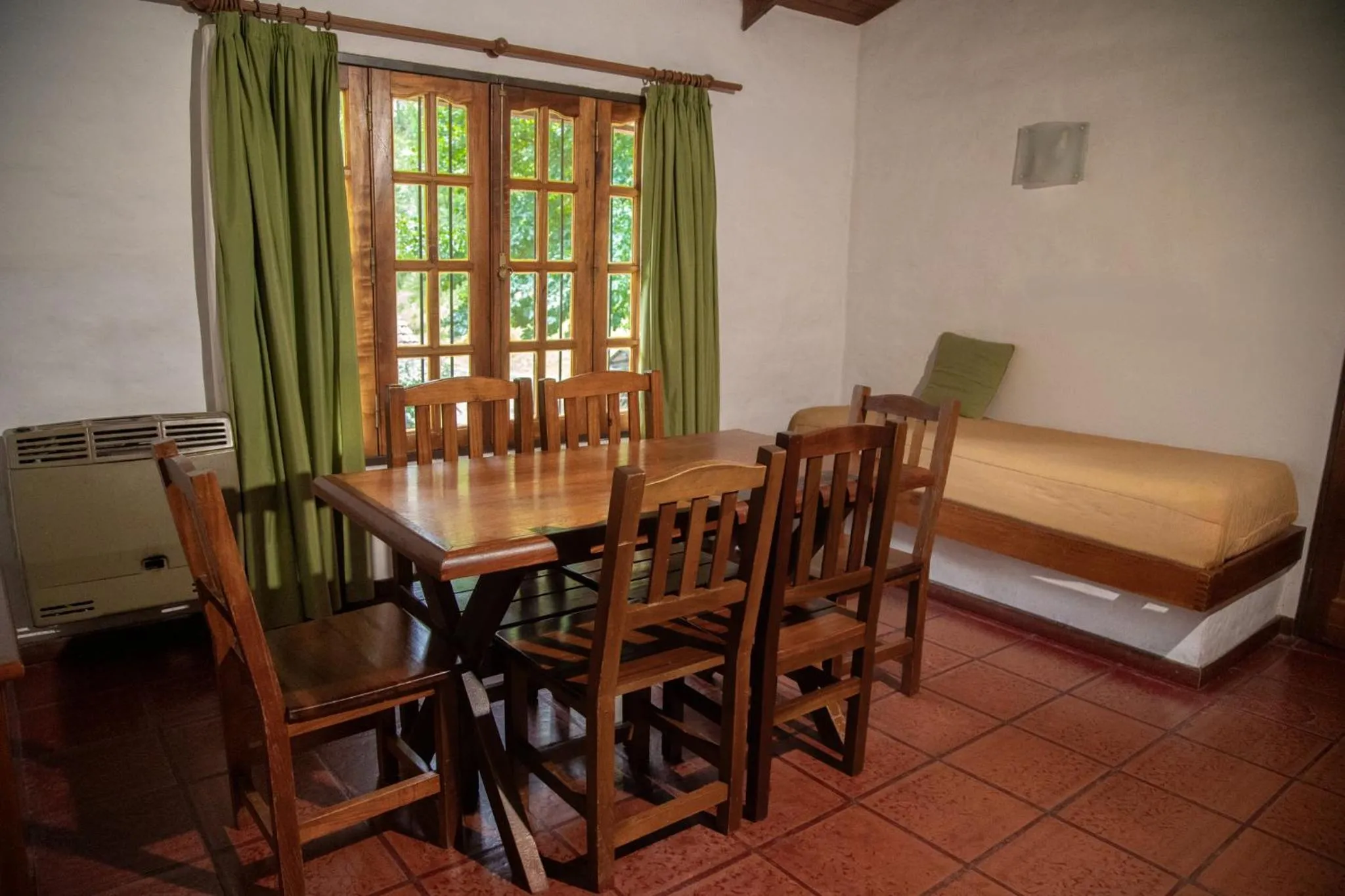 One-Bedroom Bungalow in Green House