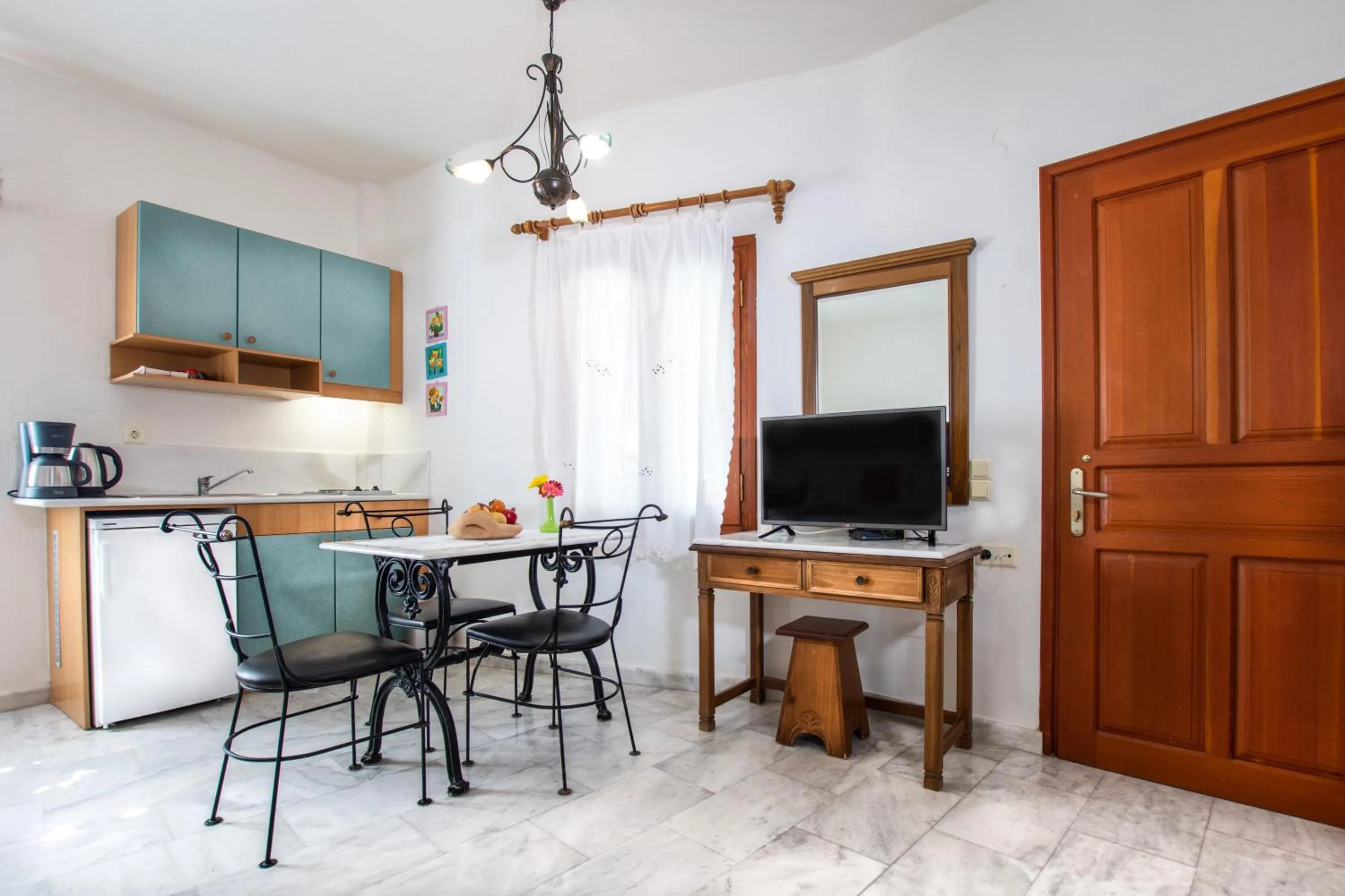 Kitchen or kitchenette in Anais Collection Hotels & Suites
