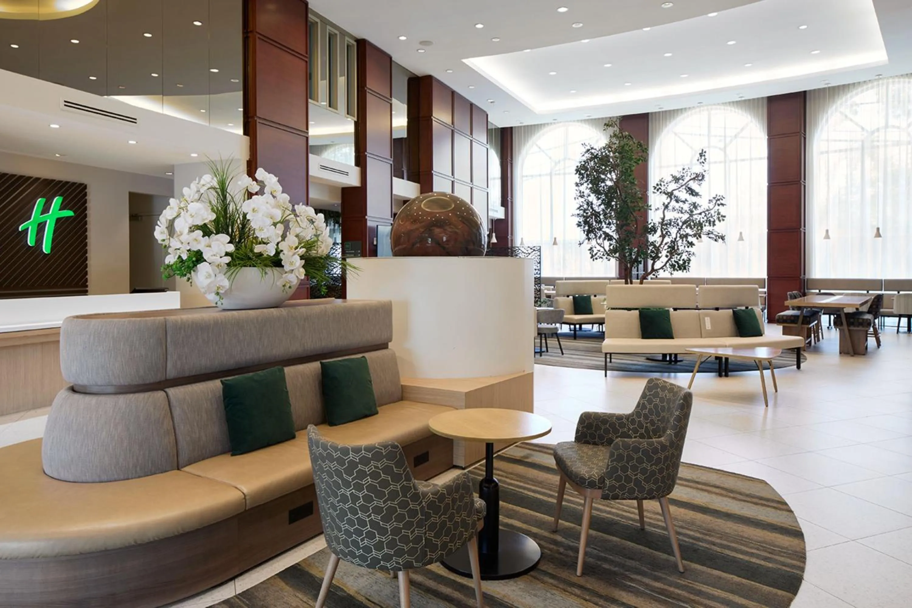 Property building in Holiday Inn & Suites Montreal Airport by IHG