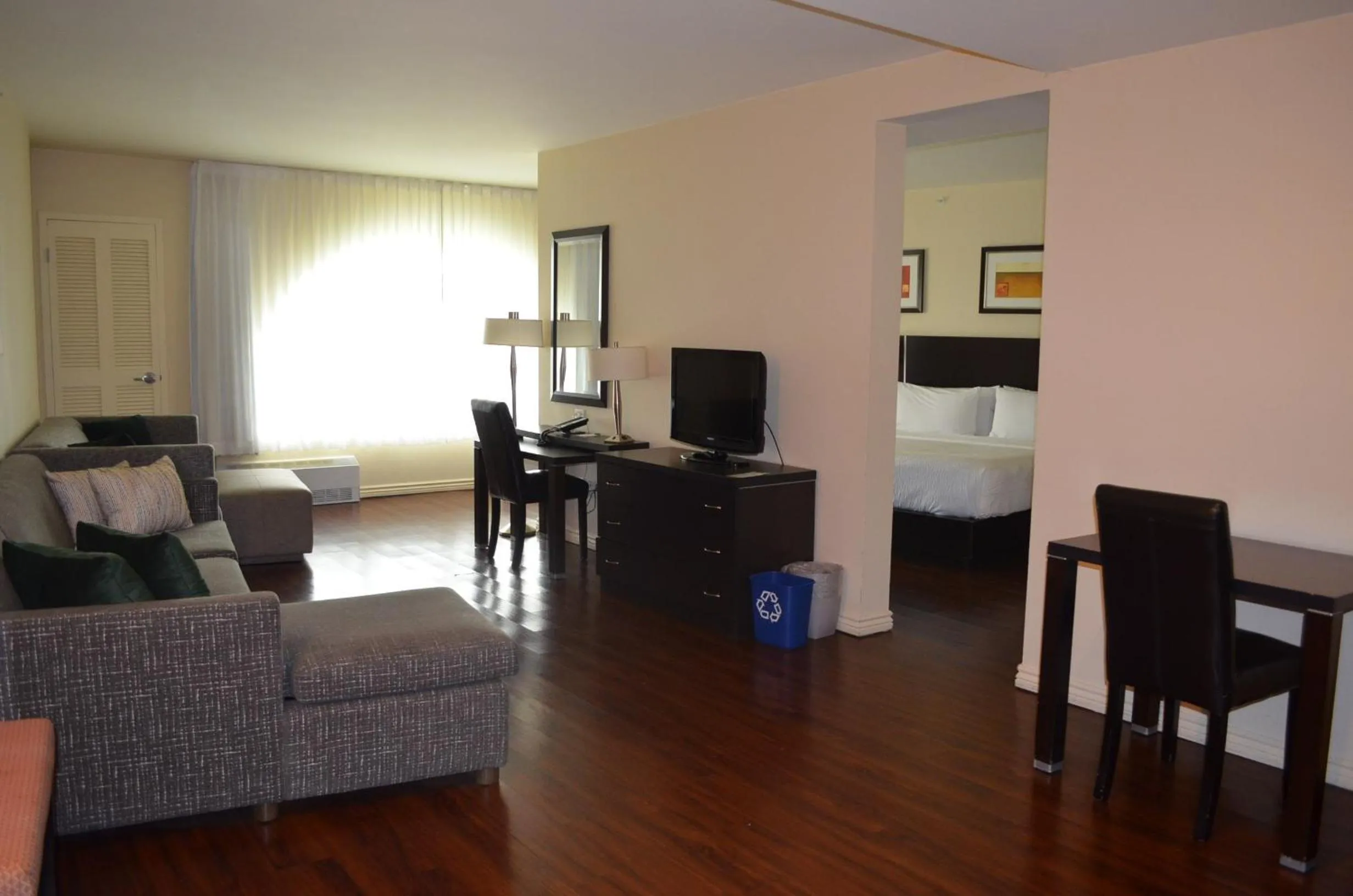 Living room in Holiday Inn & Suites Montreal Airport by IHG