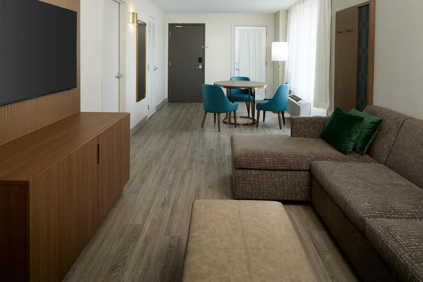Living room in Holiday Inn & Suites Montreal Airport by IHG