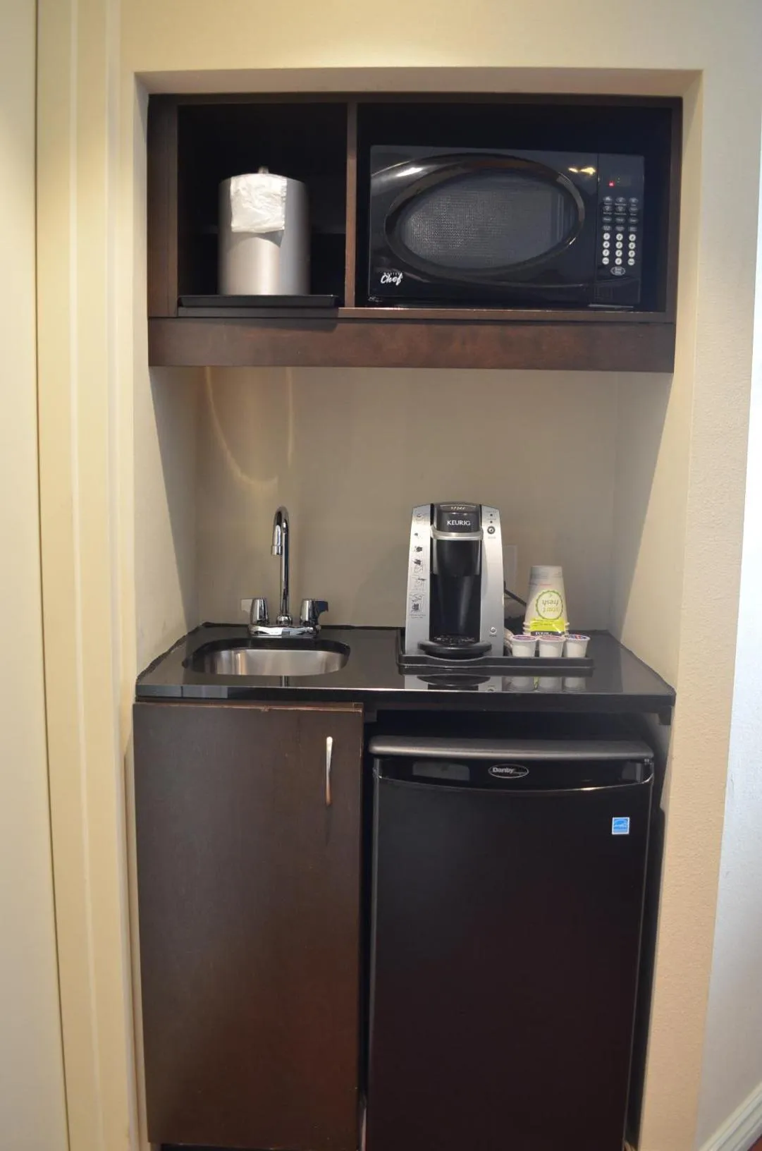 Coffee/tea facilities in Holiday Inn & Suites Montreal Airport by IHG