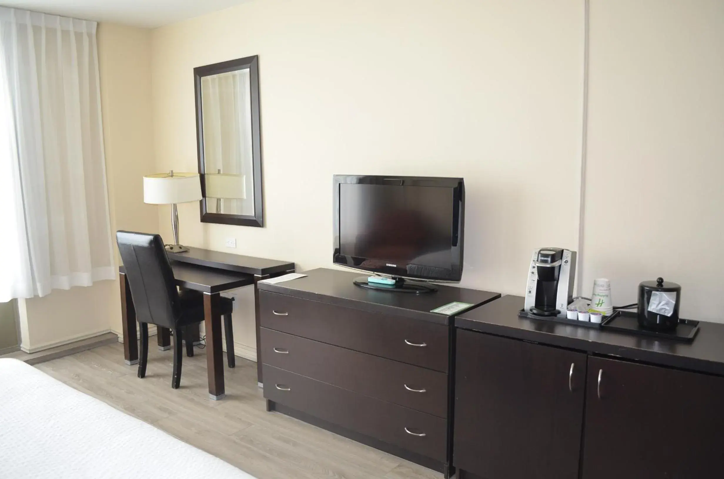Standard Queen Room with Two Queen Beds and Mobility Accessible Roll-In Shower in Holiday Inn & Suites Montreal Airport by IHG Standard Queen Room with Two Queen Beds and Mobility Accessible Roll-In Shower in Holiday Inn & Suites Montreal Airport by IHG