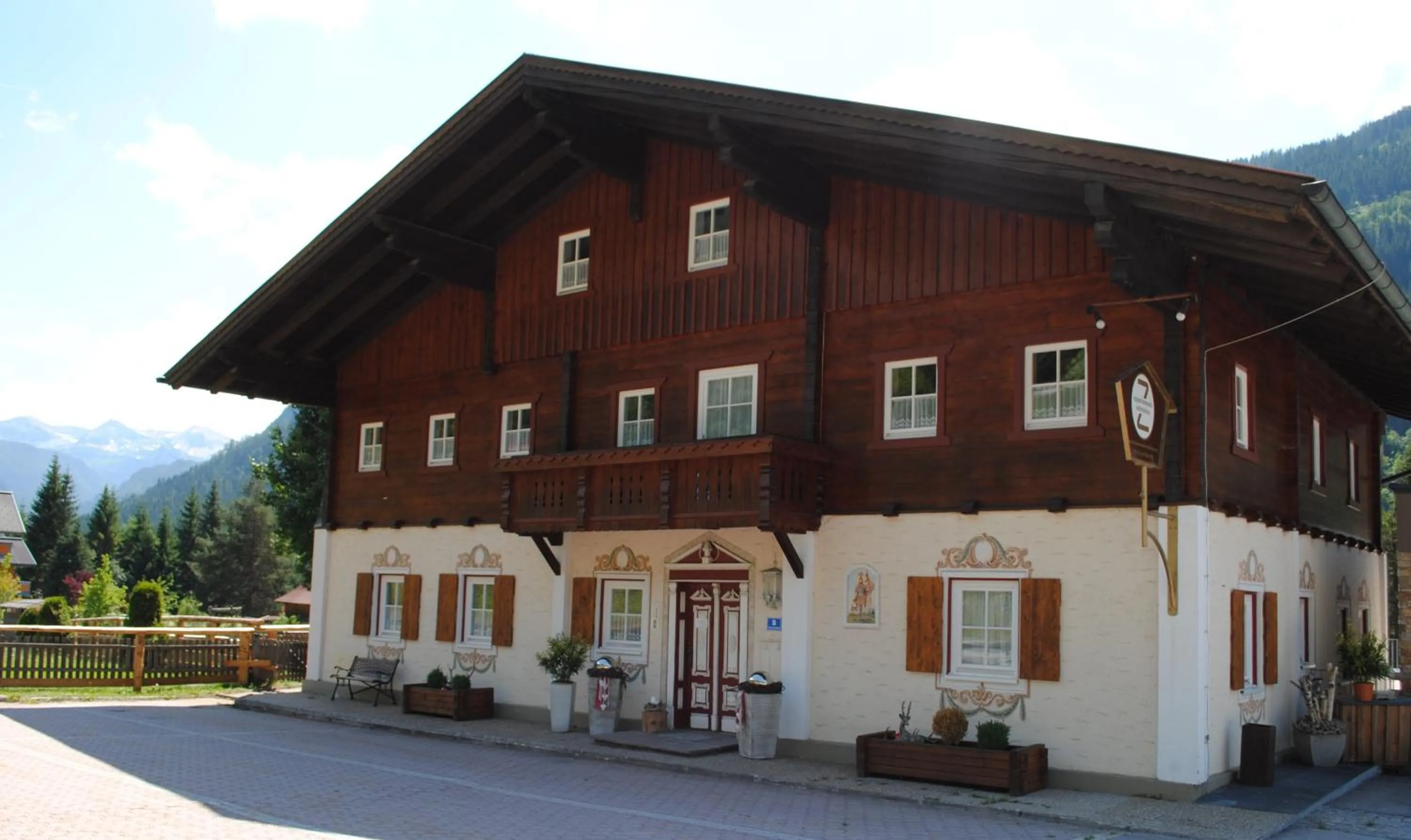 Property building in Appartements Zahnleiten